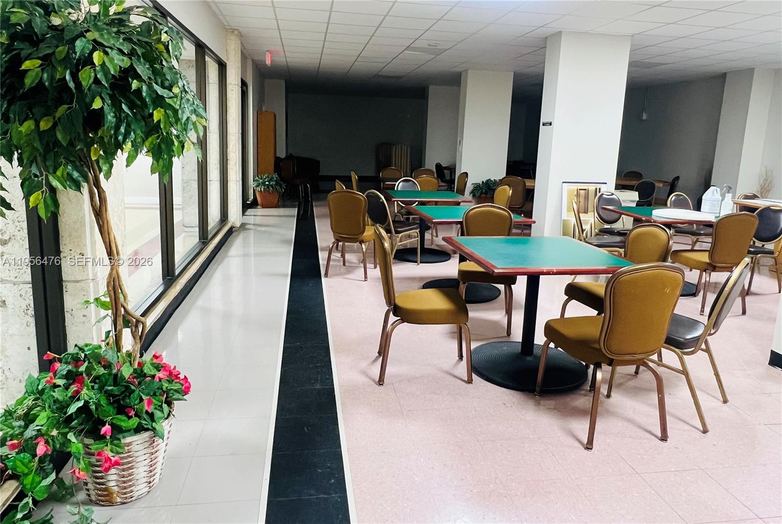 See details 9M 1 / 2 870 sq. ft. $ 2026-01-31 0 Photo