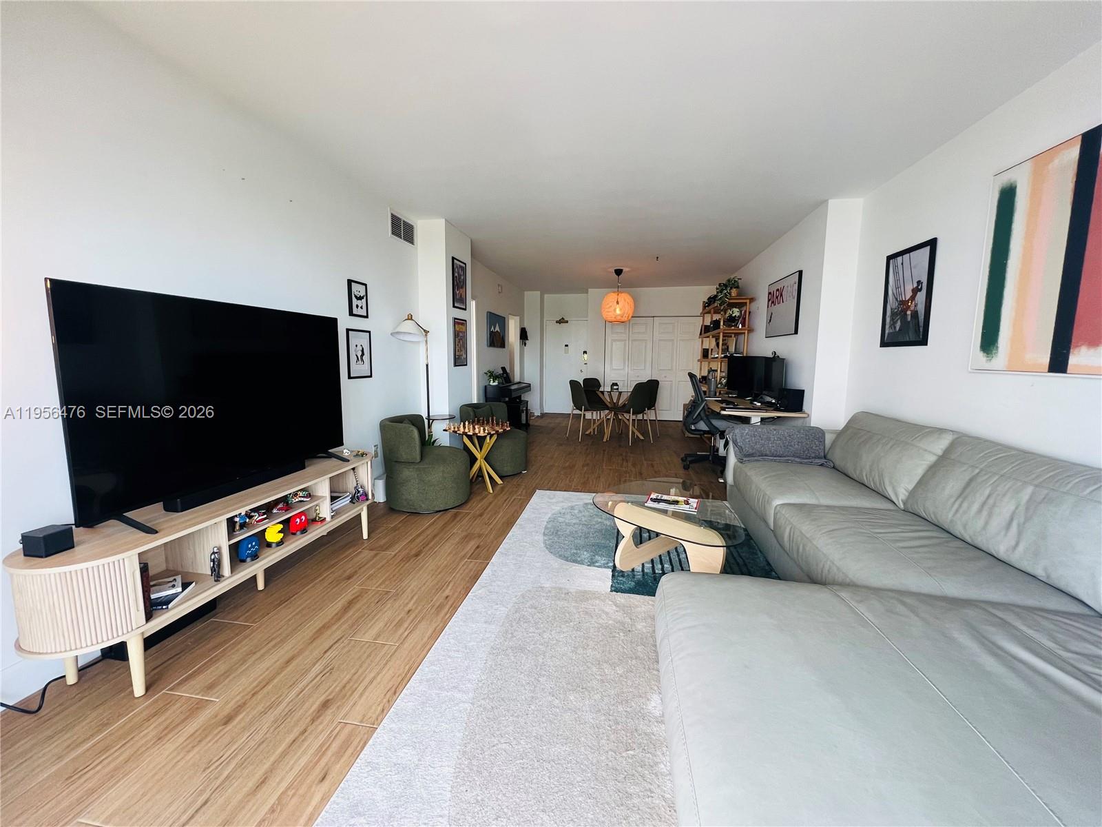 See details 9M 1 / 2 870 sq. ft. $ 2026-01-31 0 Photo