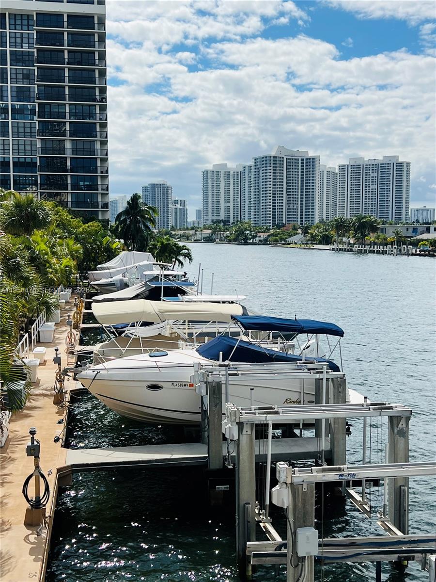 See details 9M 1 / 2 870 sq. ft. $ 2026-01-31 0 Photo