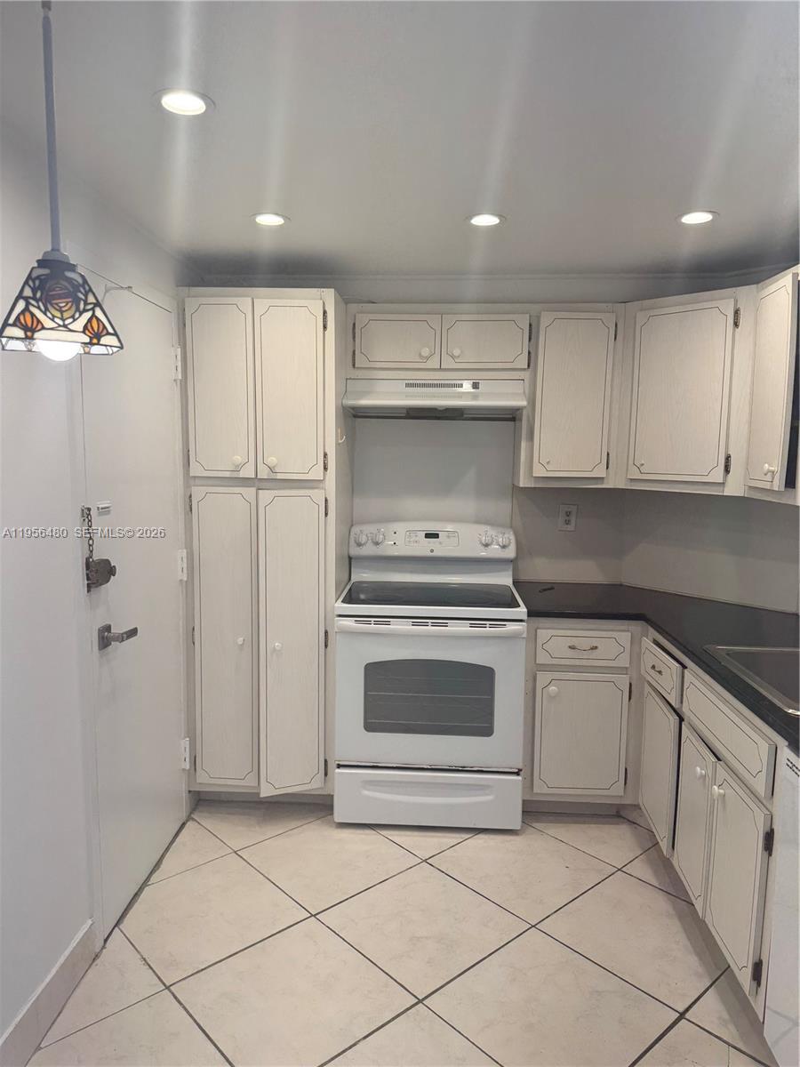 Ver detalles 501 1 / 2 762 sq. ft. $ 2026-01-31 0 foto