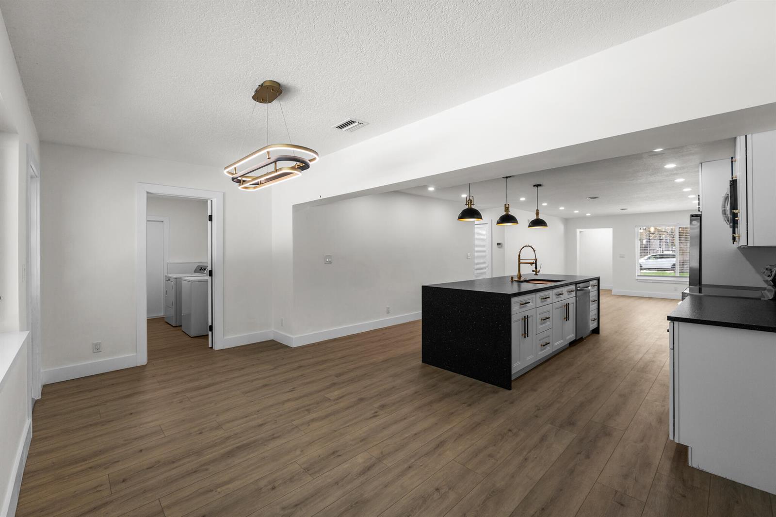 Ver detalles / 0 2813 sq. ft. $ 2026-05-24 0 foto