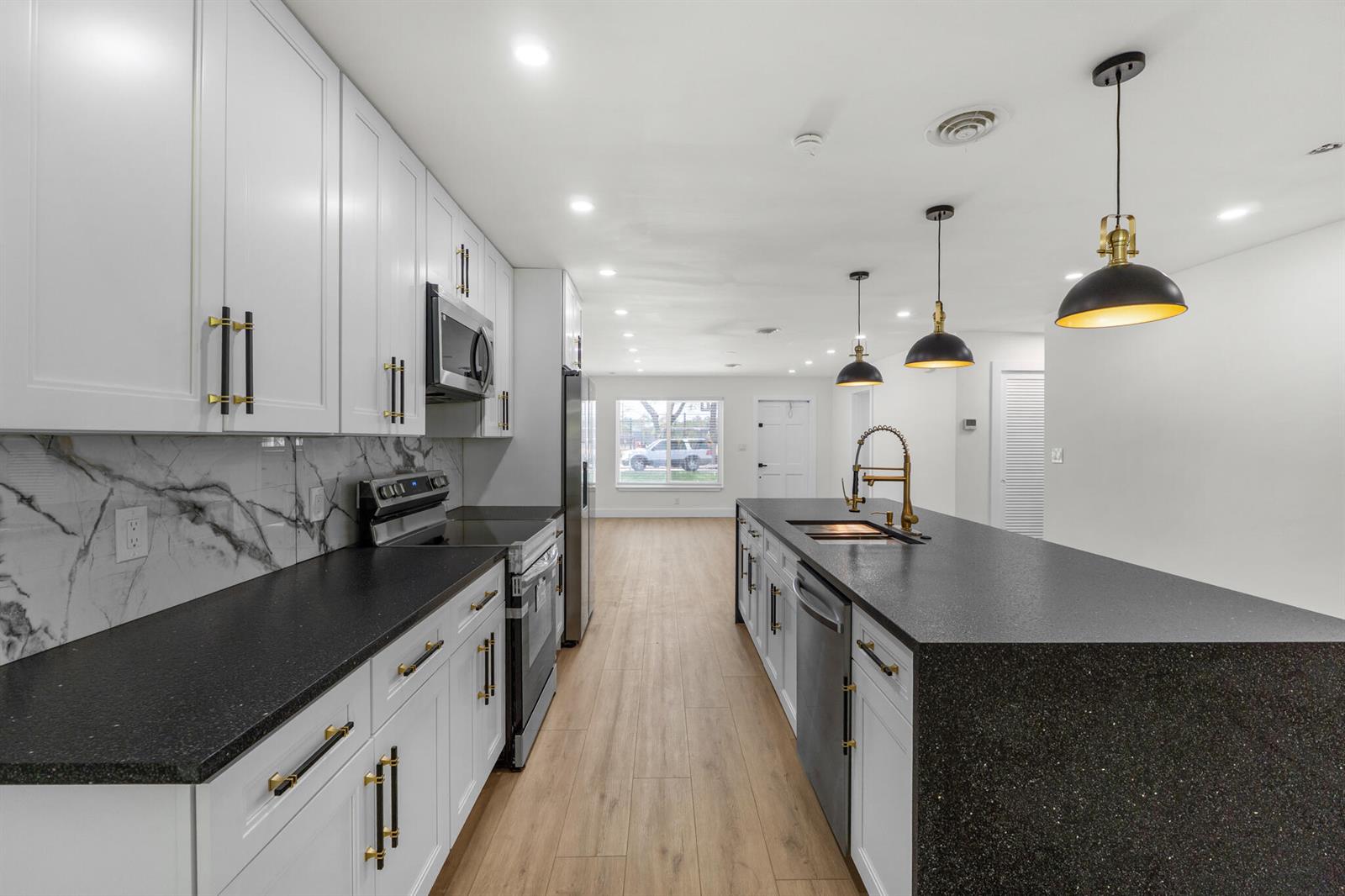 Ver detalles / 0 2813 sq. ft. $ 2026-05-24 0 foto