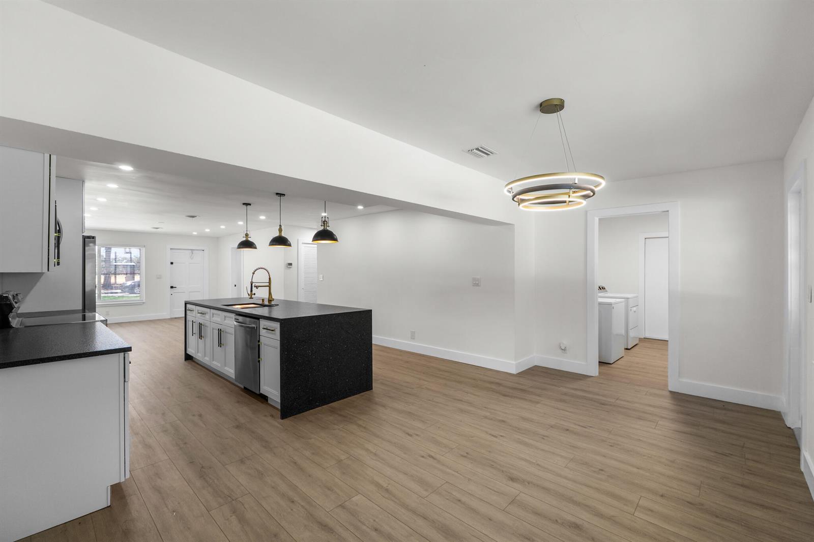 Ver detalles / 0 2813 sq. ft. $ 2026-05-24 0 foto