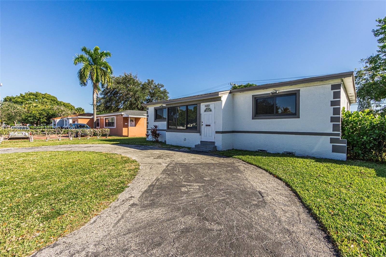   /   кв.футов $ 2026-02-01 0 Фото