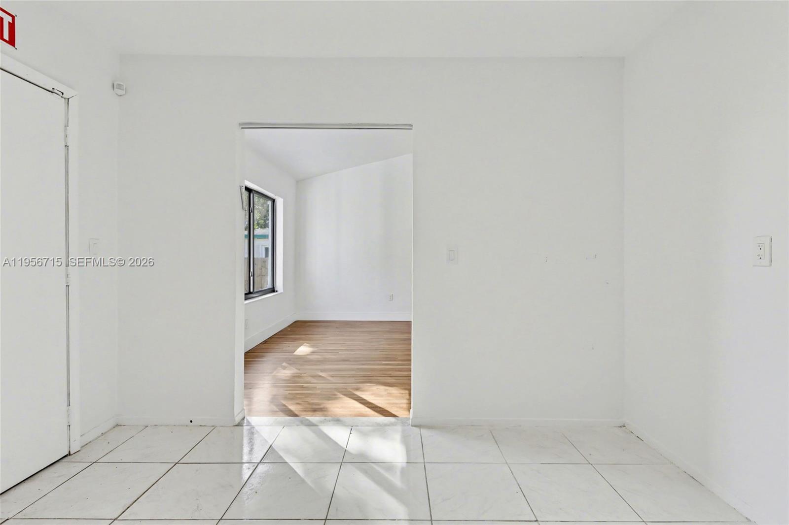   /   кв.футов $ 2026-02-01 0 Фото