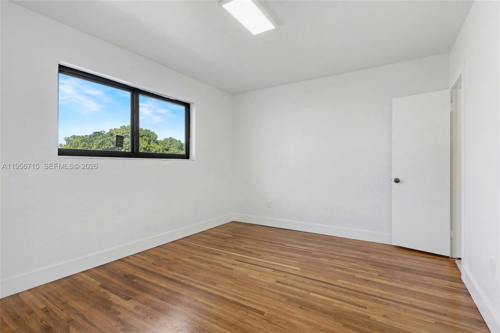   /   кв.футов $ 2026-02-01 0 Фото