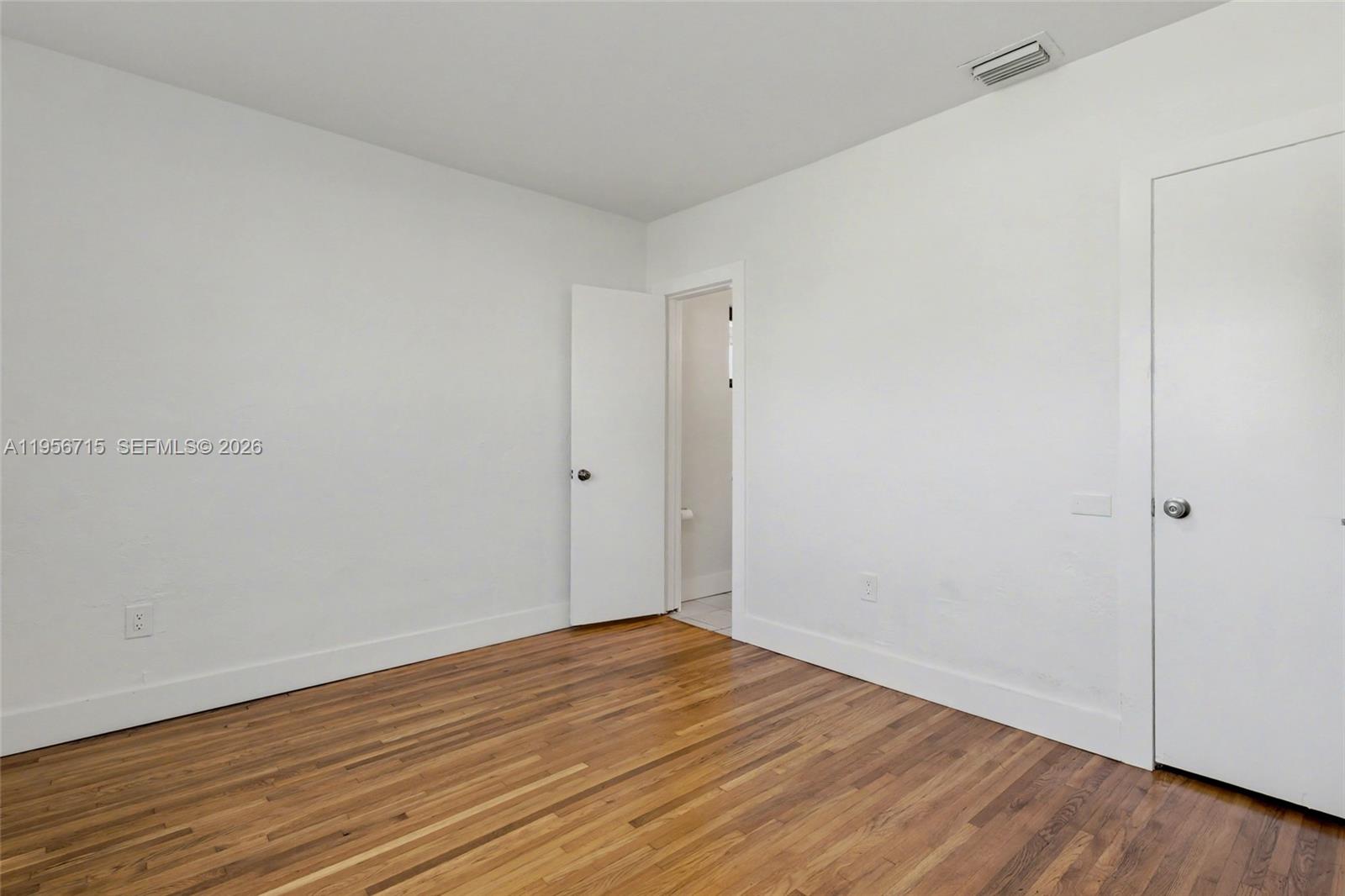   /   кв.футов $ 2026-02-01 0 Фото