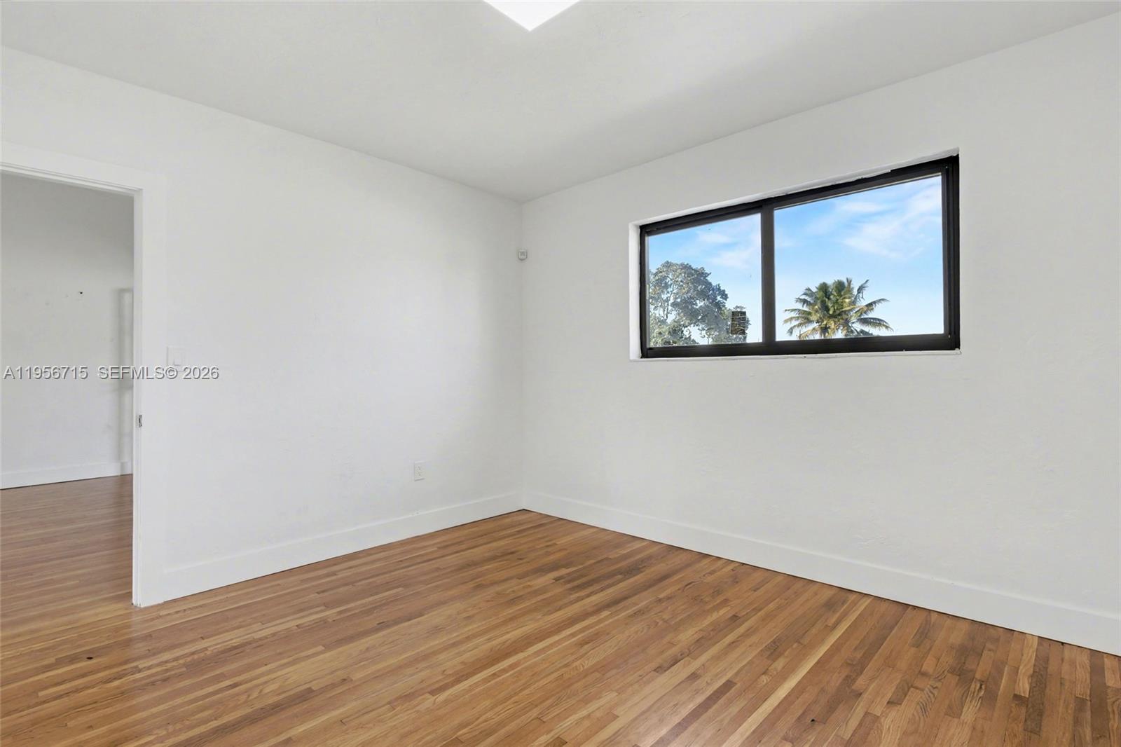   /   кв.футов $ 2026-02-01 0 Фото