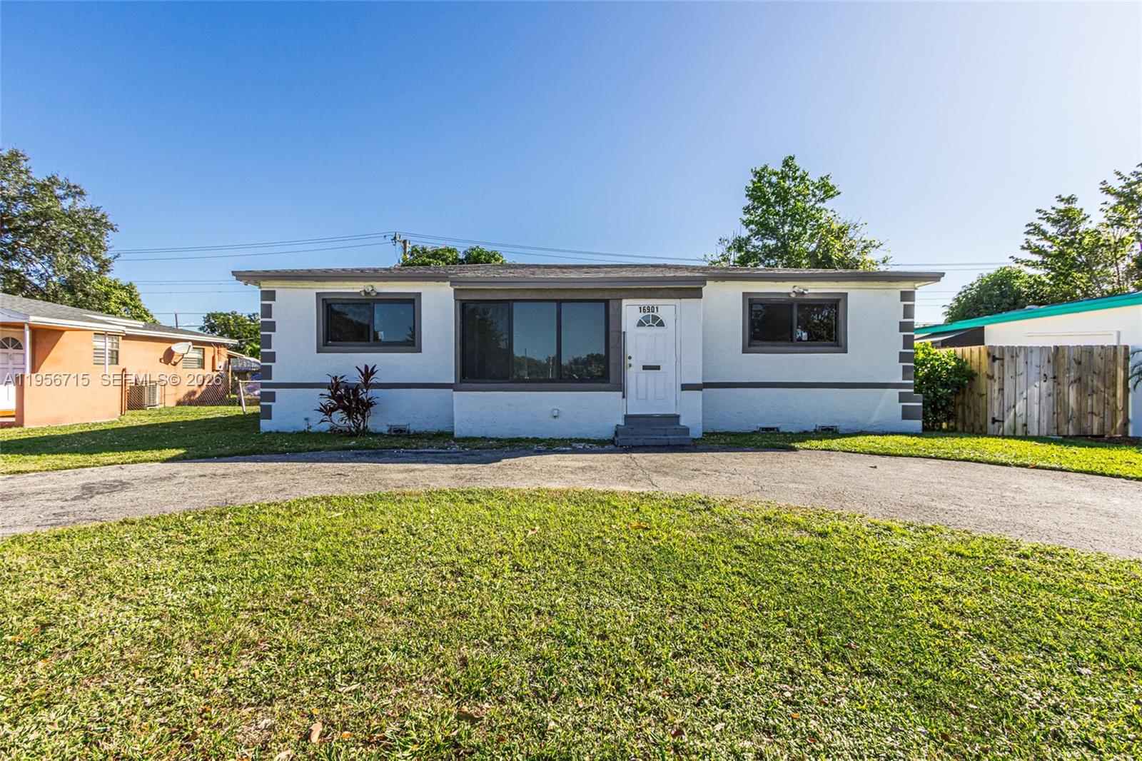   /   кв.футов $ 2026-02-01 0 Фото