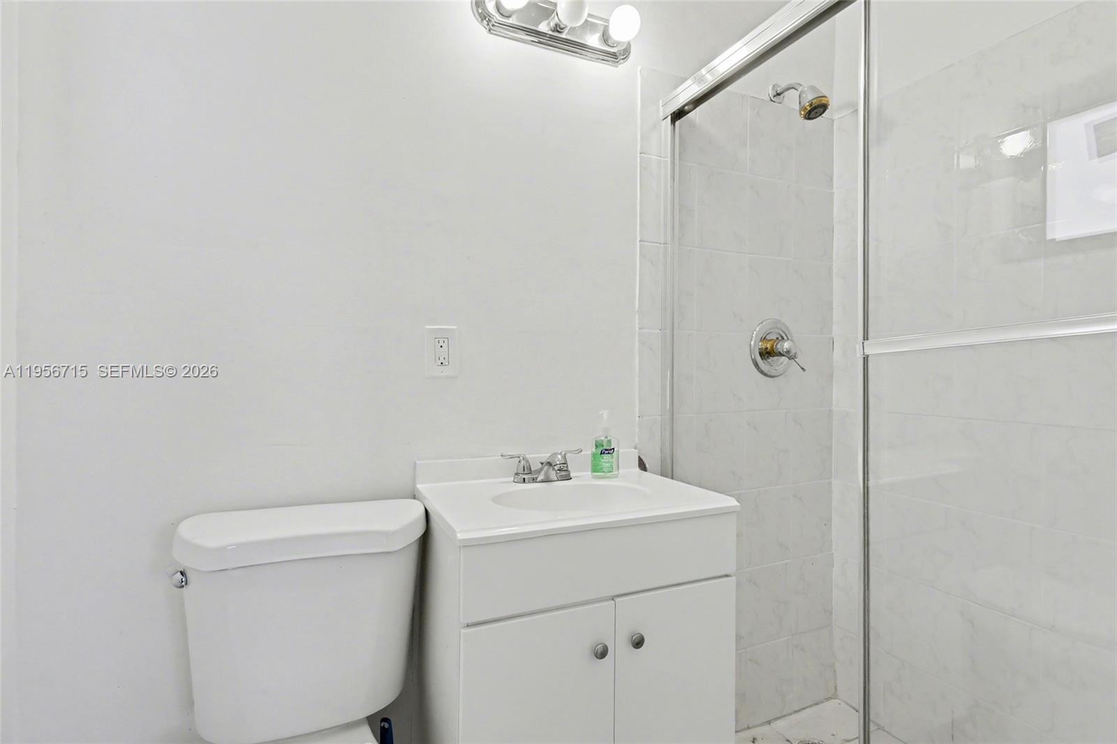   /   кв.футов $ 2026-02-01 0 Фото