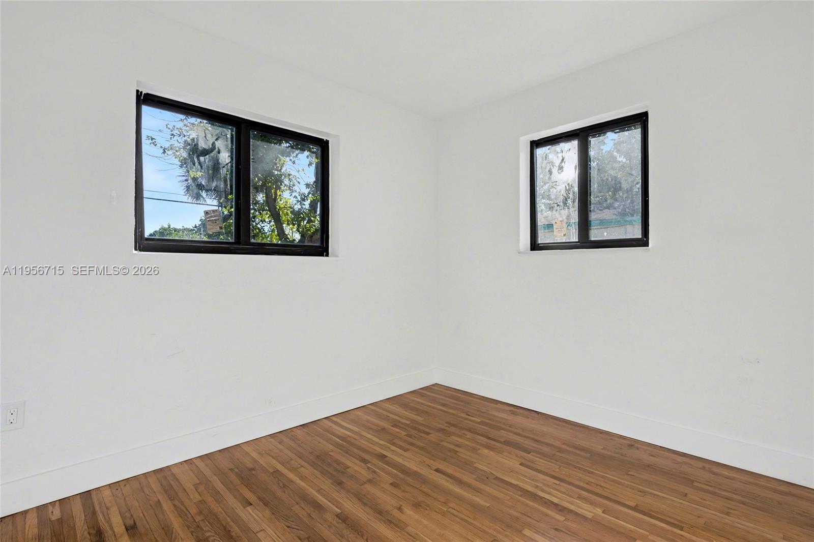   /   кв.футов $ 2026-02-01 0 Фото