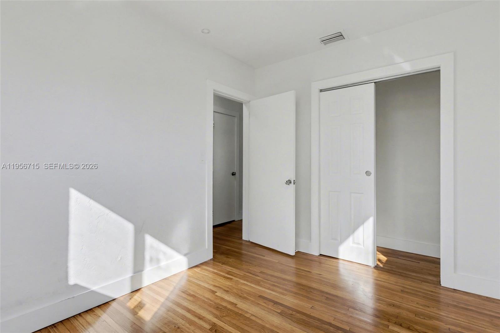   /   кв.футов $ 2026-02-01 0 Фото