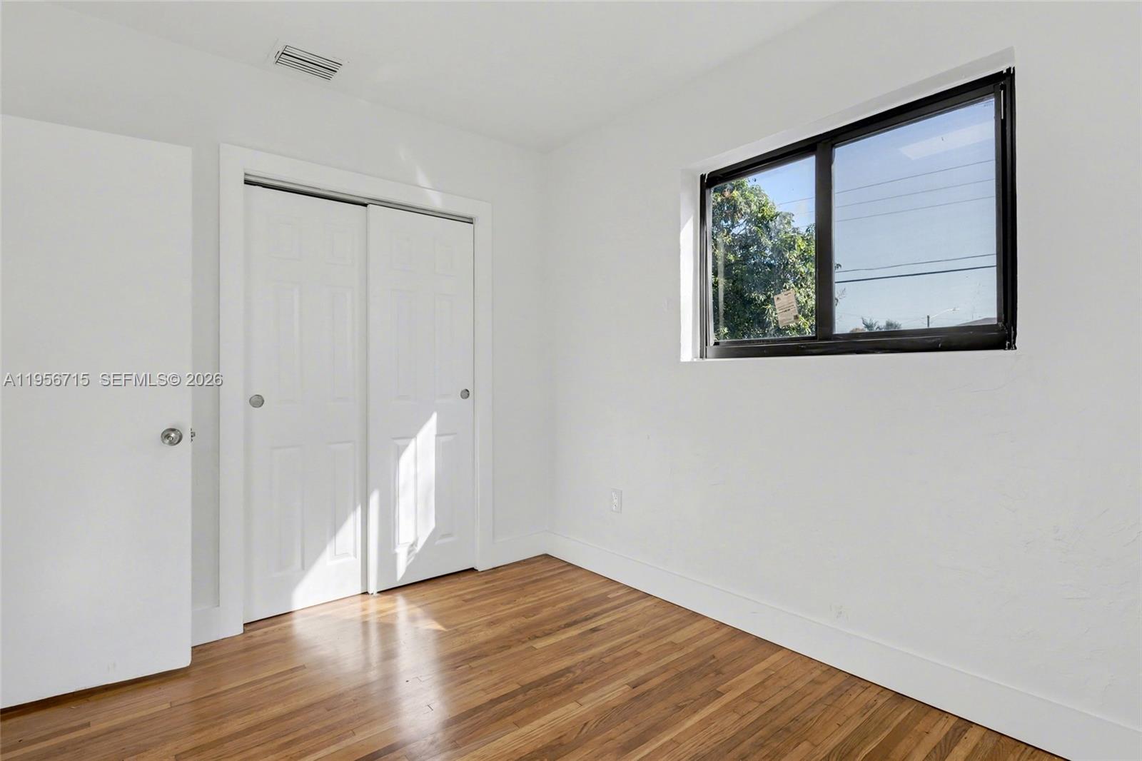   /   кв.футов $ 2026-02-01 0 Фото