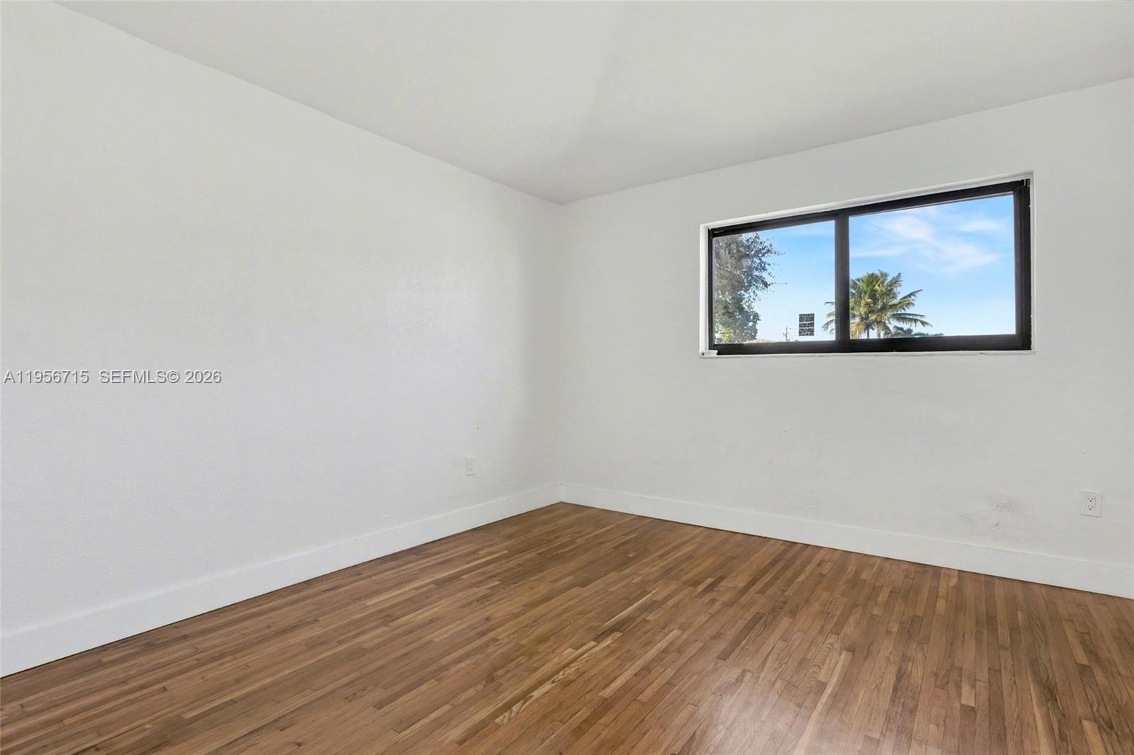   /   кв.футов $ 2026-02-01 0 Фото