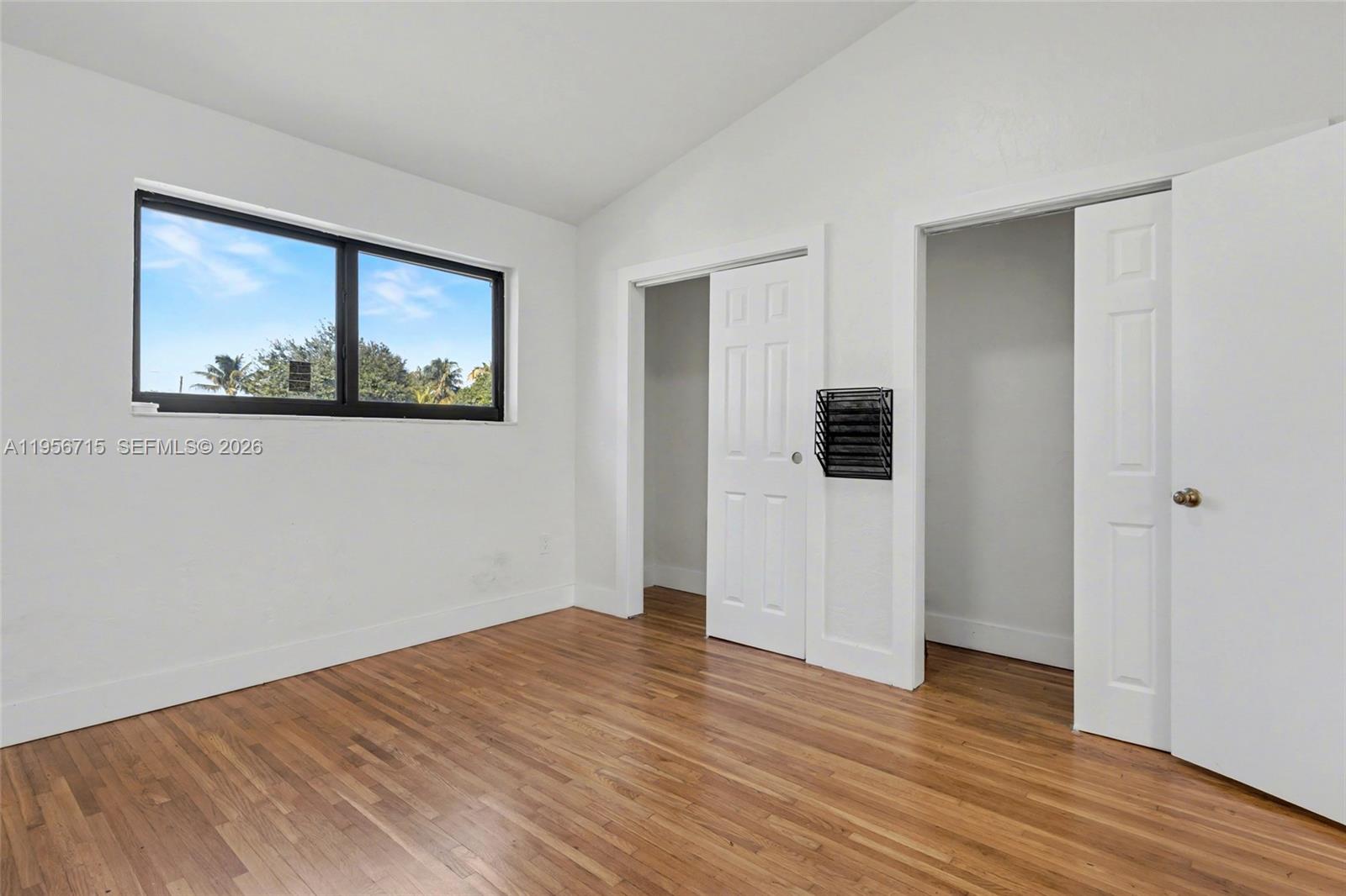   /   кв.футов $ 2026-02-01 0 Фото