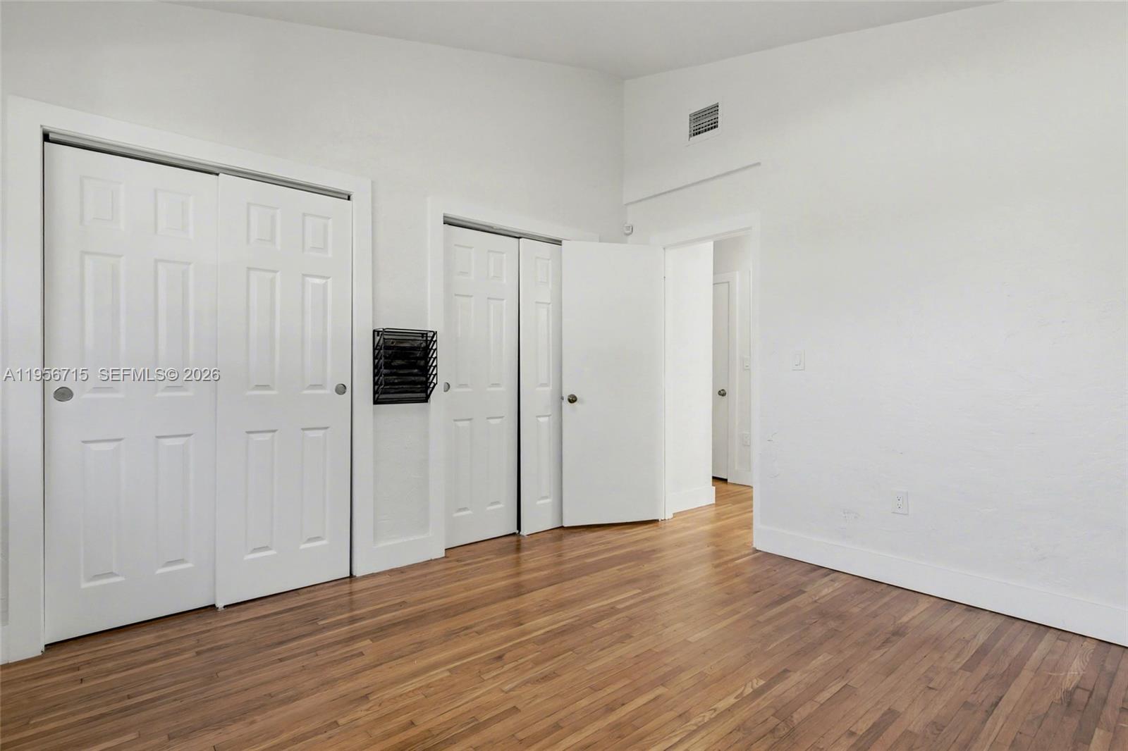   /   кв.футов $ 2026-02-01 0 Фото