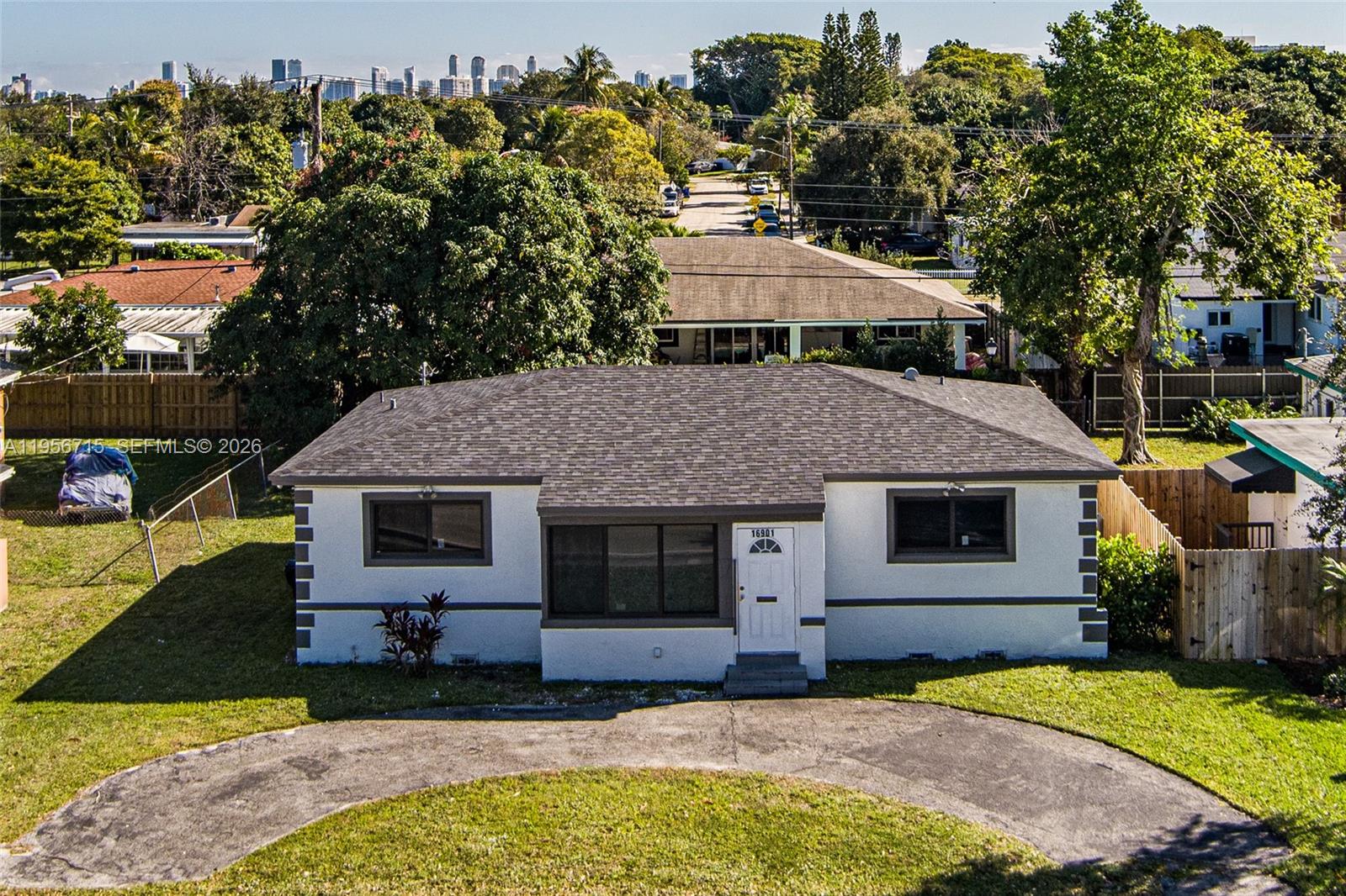   /   кв.футов $ 2026-02-01 0 Фото