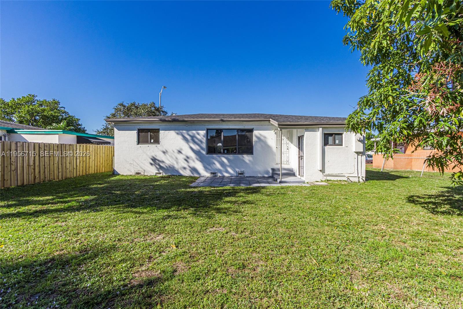   /   кв.футов $ 2026-02-01 0 Фото