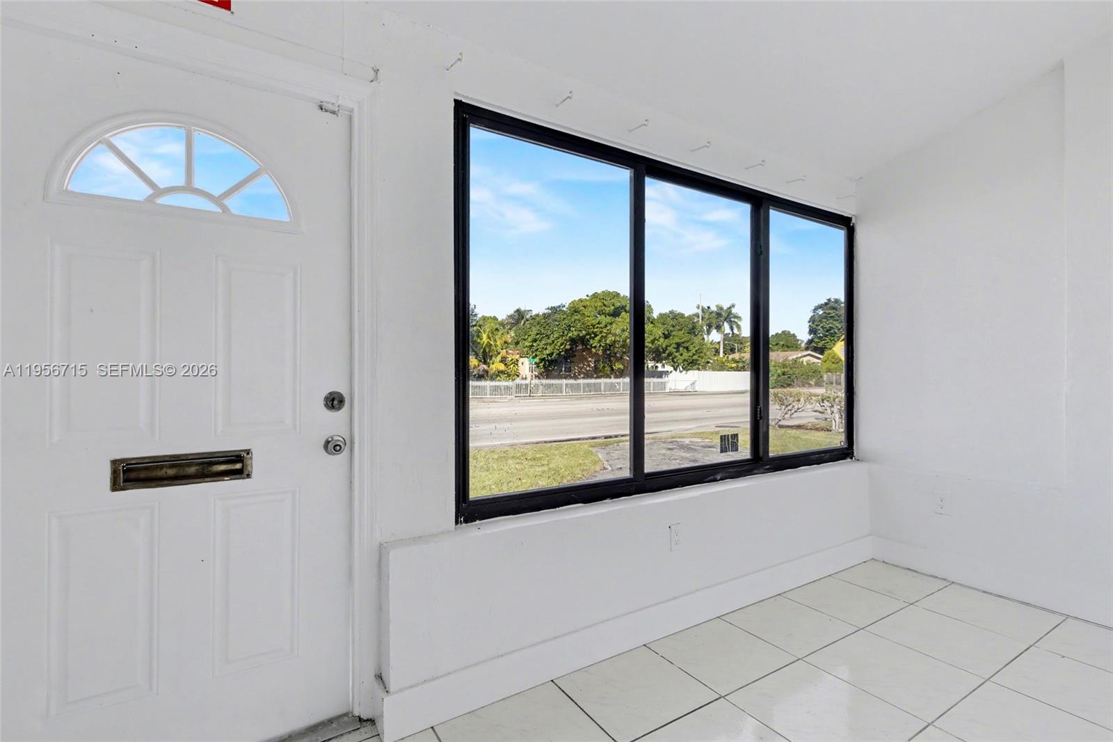   /   кв.футов $ 2026-02-01 0 Фото