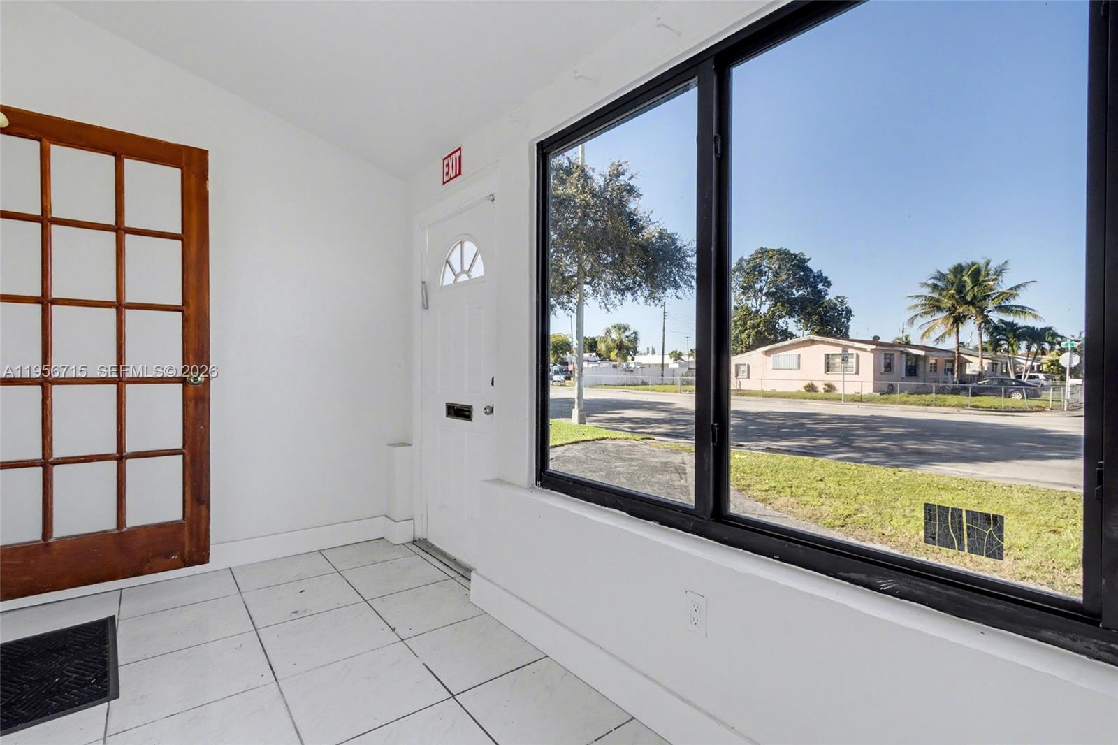   /   кв.футов $ 2026-02-01 0 Фото