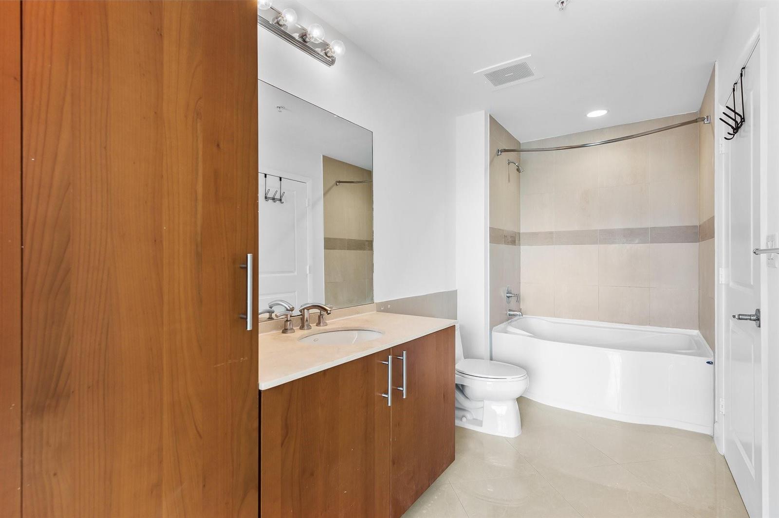 Photo of 1945 Ocean #307, Hallandale Beach, Florida, 33009 - Photo 13