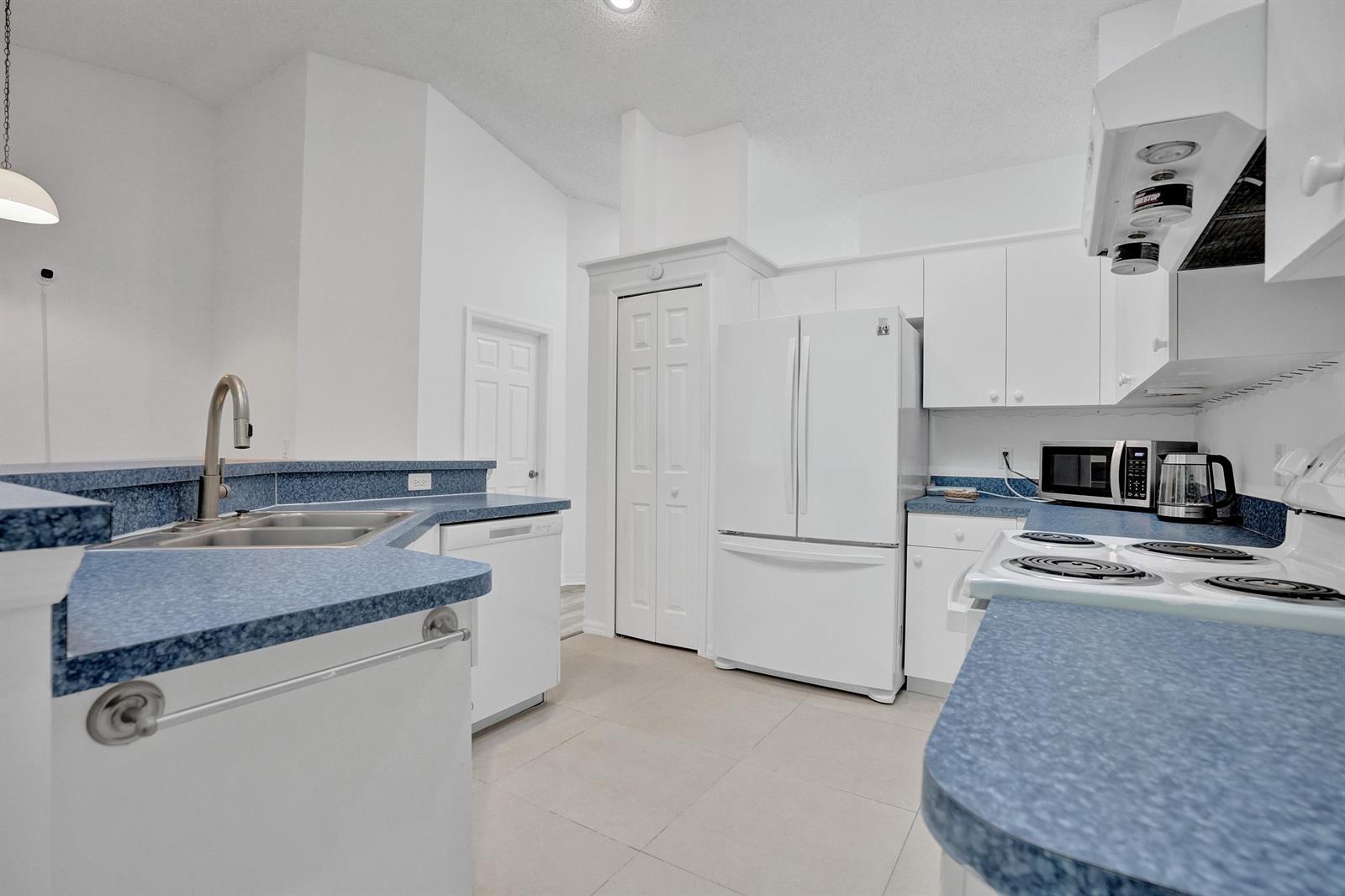   / 11 2176 sq. ft. $ 2026-04-09 0 foto