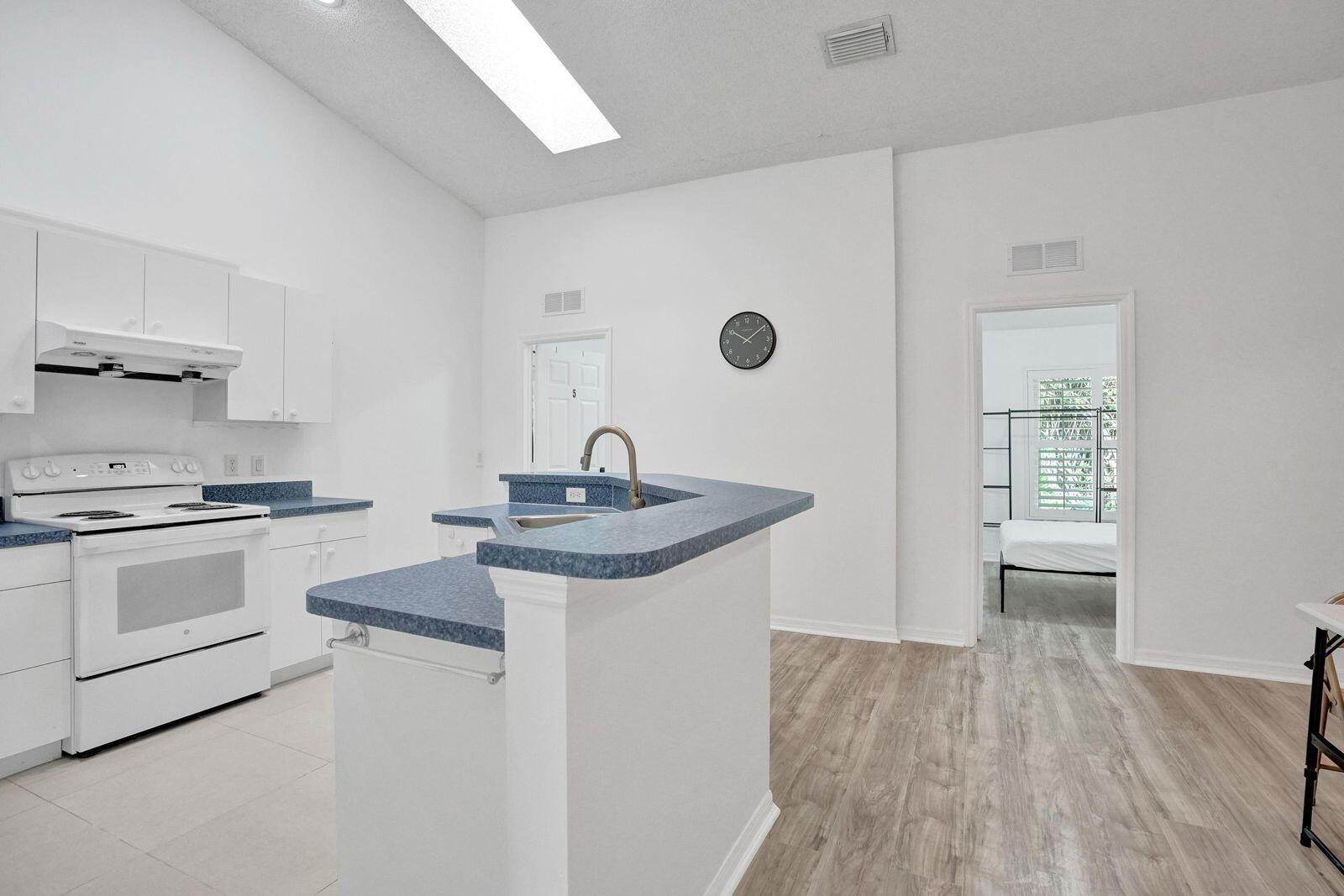   / 11 2176 sq. ft. $ 2026-04-09 0 foto