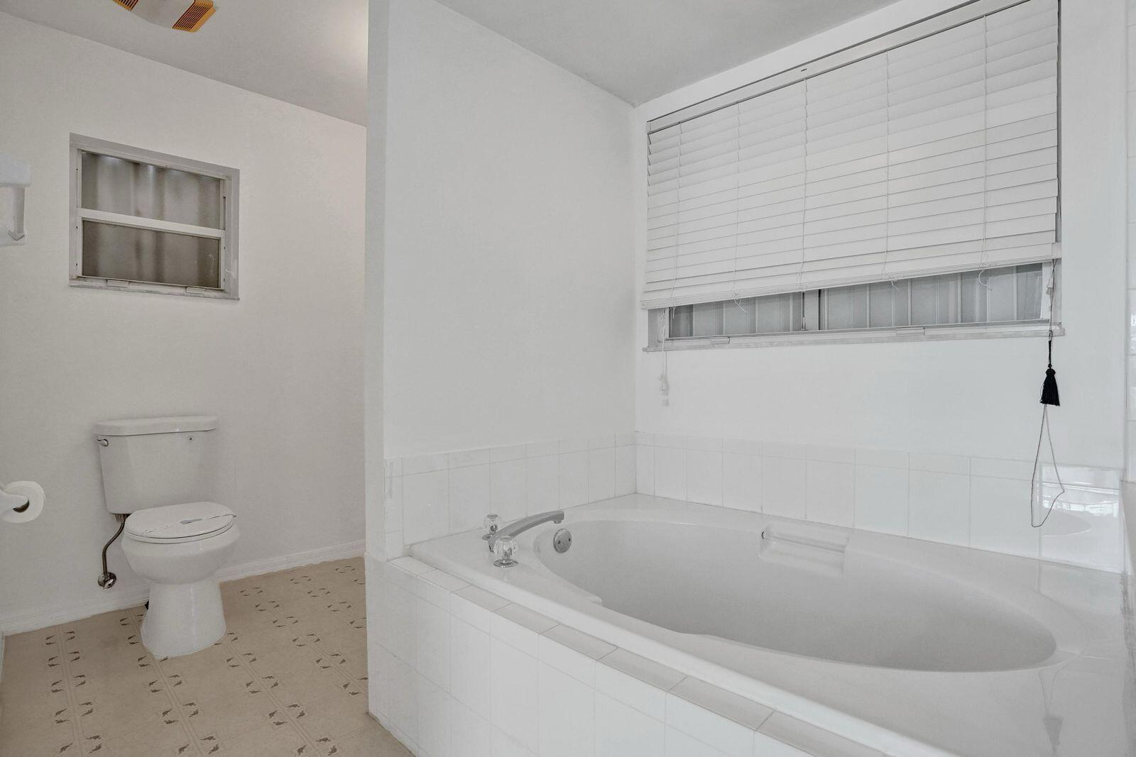   / 11 2176 sq. ft. $ 2026-04-09 0 foto
