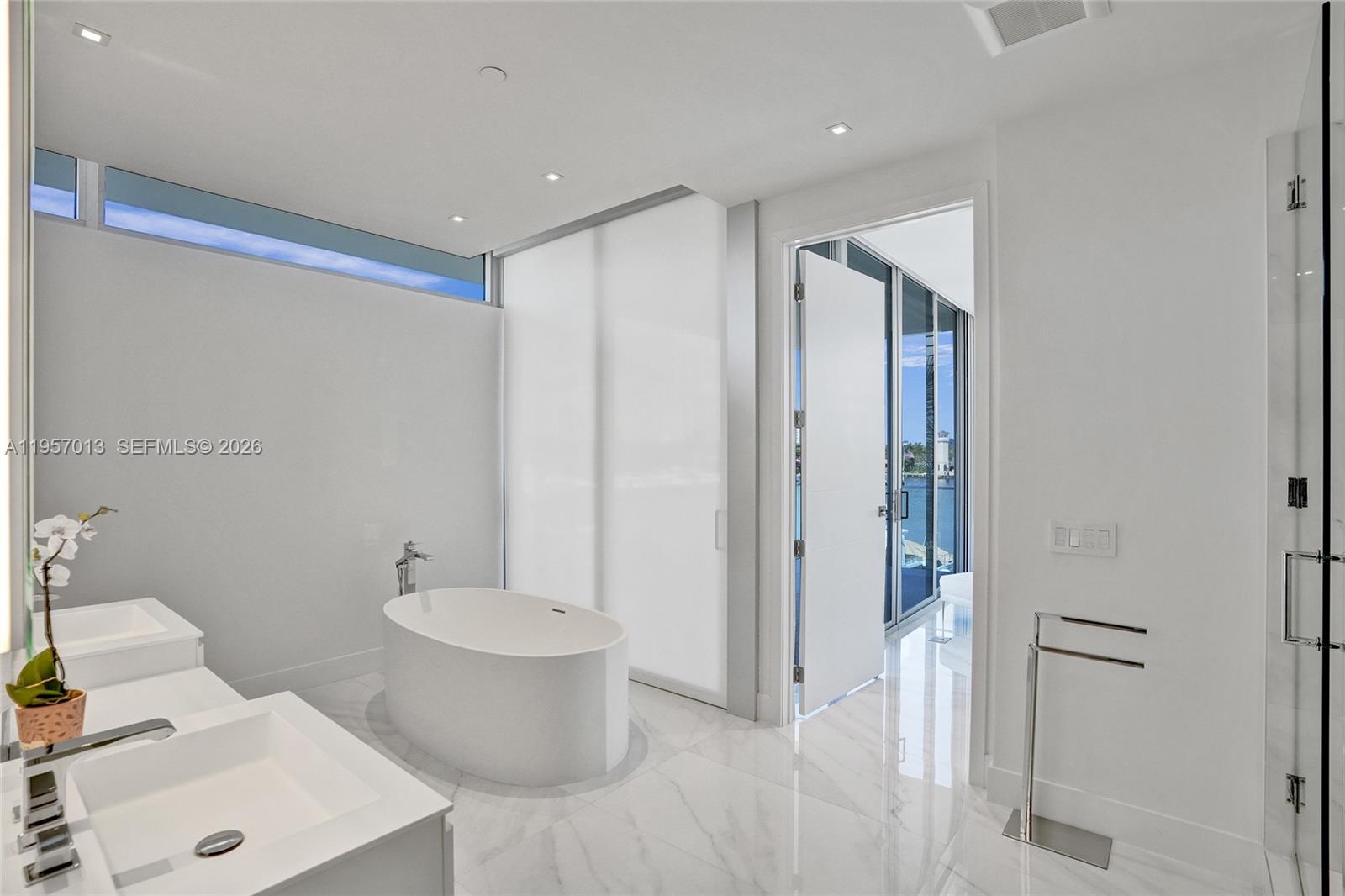 Photo of 3750 Yacht Club Dr  (3750), Aventura, Florida, 33180 - 