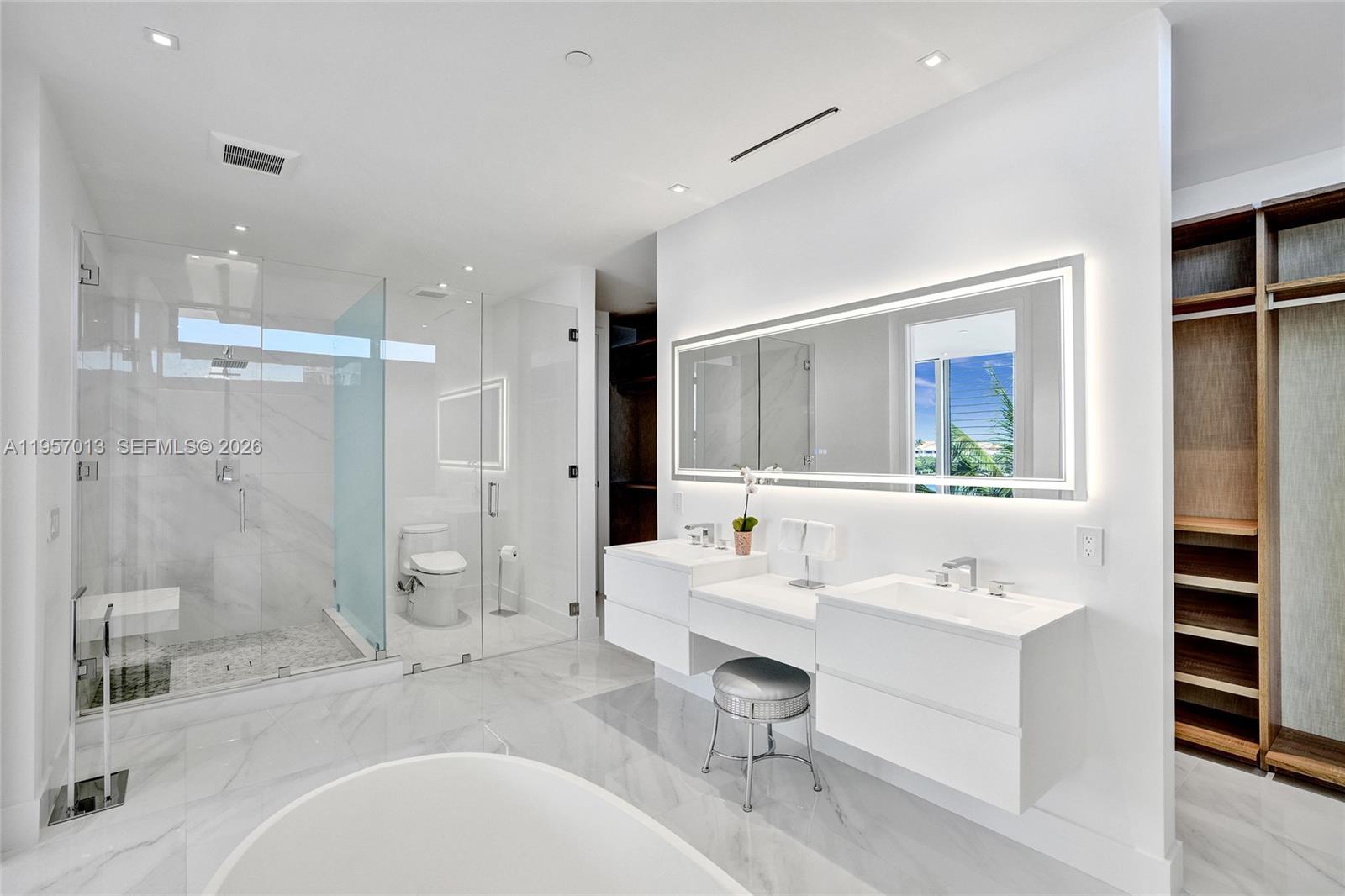 Photo of 3750 Yacht Club Dr  (3750), Aventura, Florida, 33180 - 