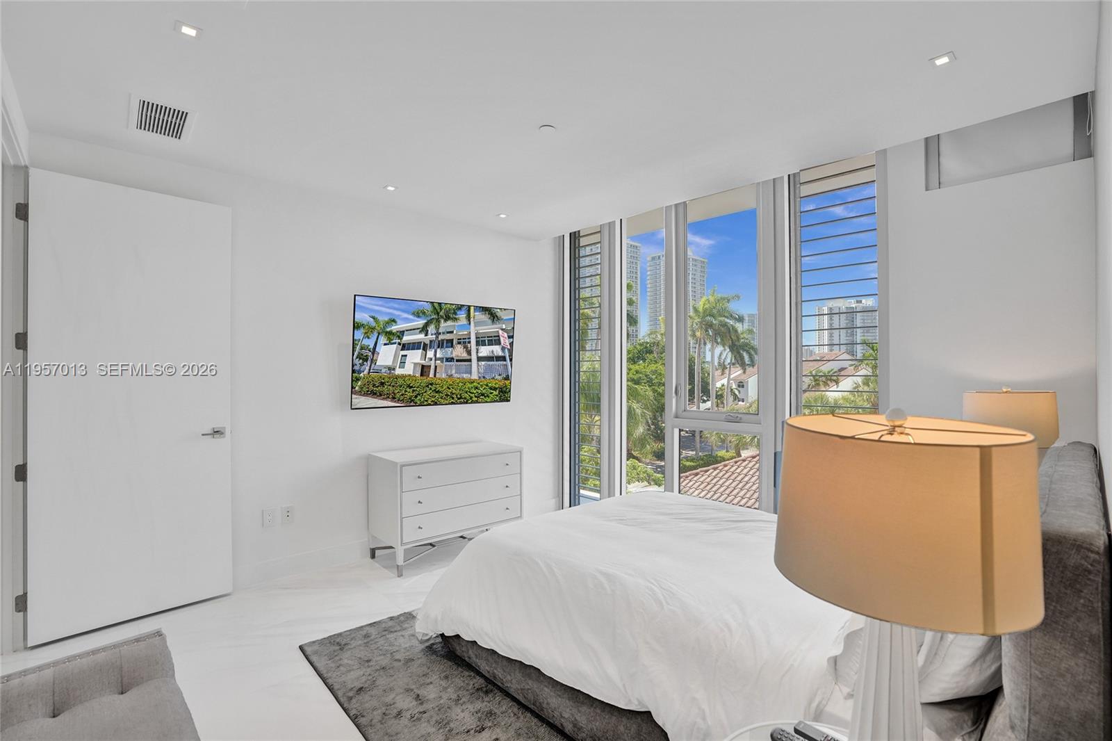 Photo of 3750 Yacht Club Dr  (3750), Aventura, Florida, 33180 - 