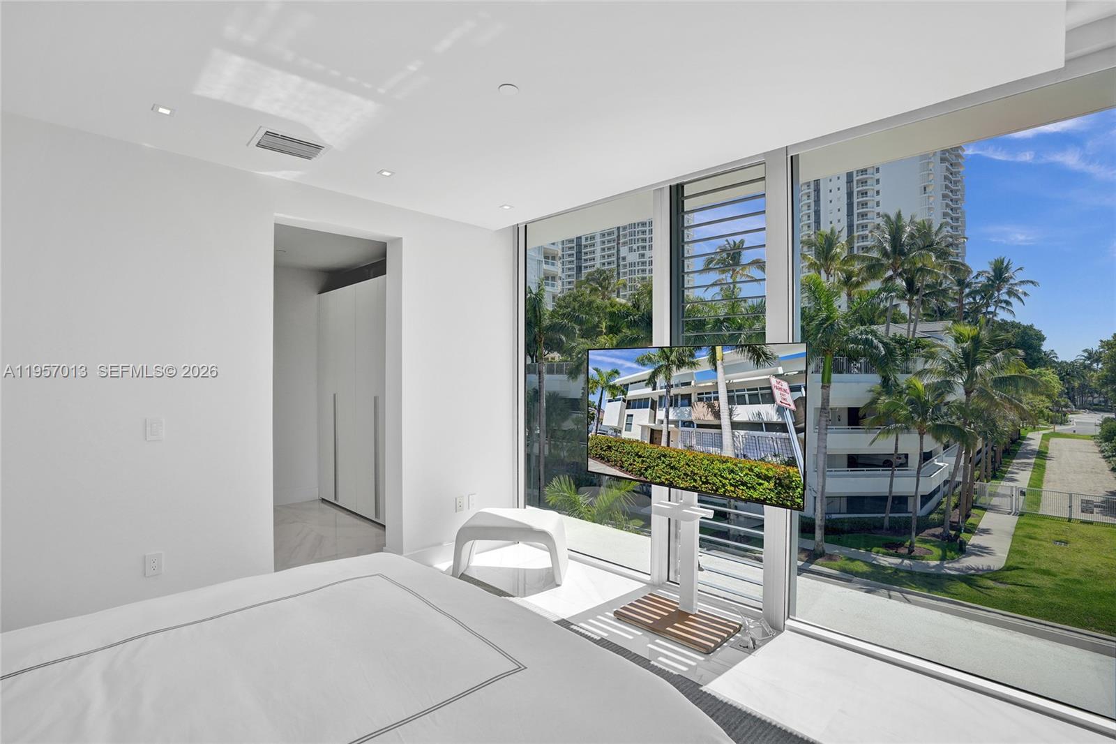 Photo of 3750 Yacht Club Dr  (3750), Aventura, Florida, 33180 - 