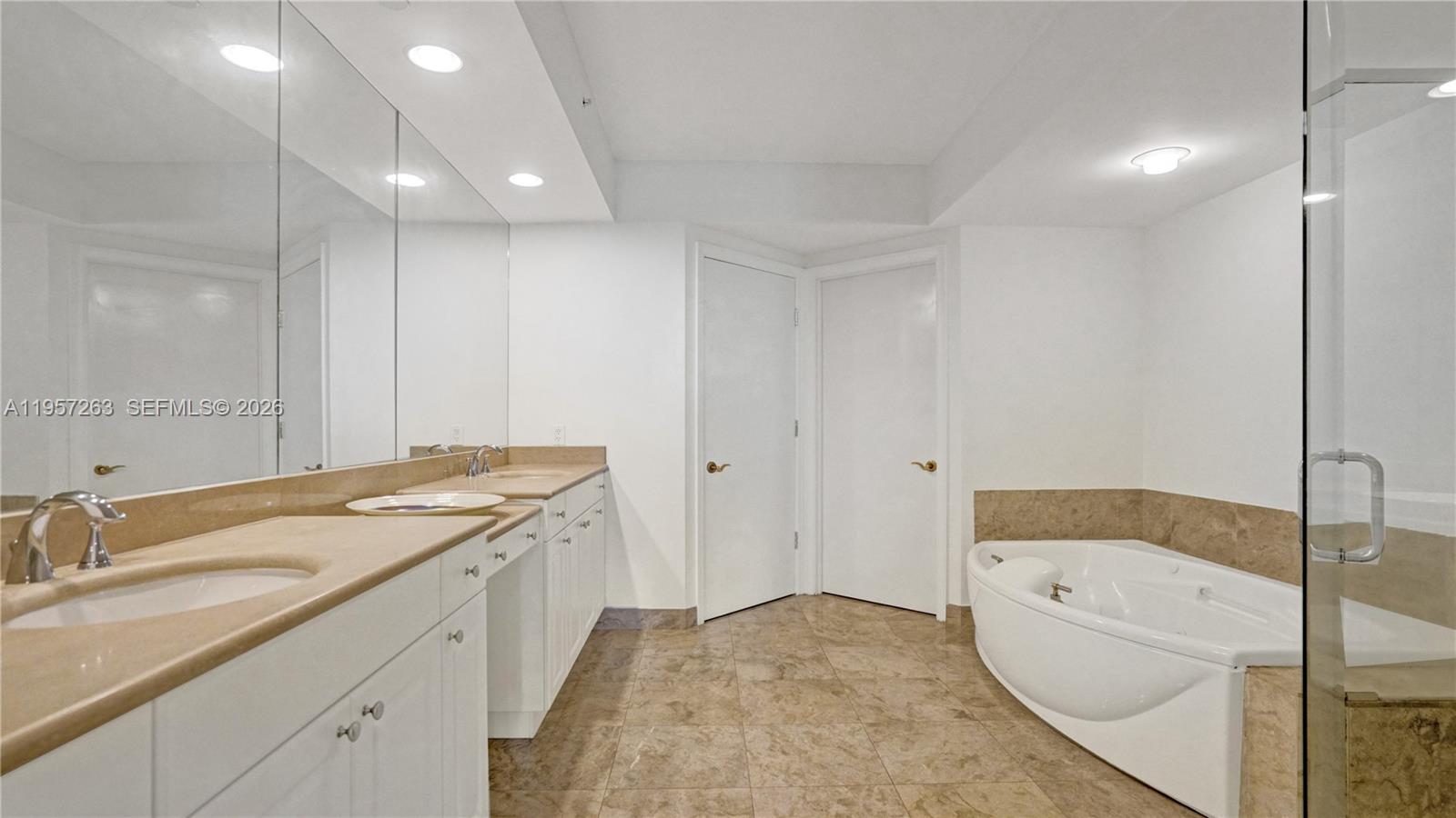 Photo of 20201 Country Club Dr  #1808, Aventura, Florida, 33180 - Master bathroom.
