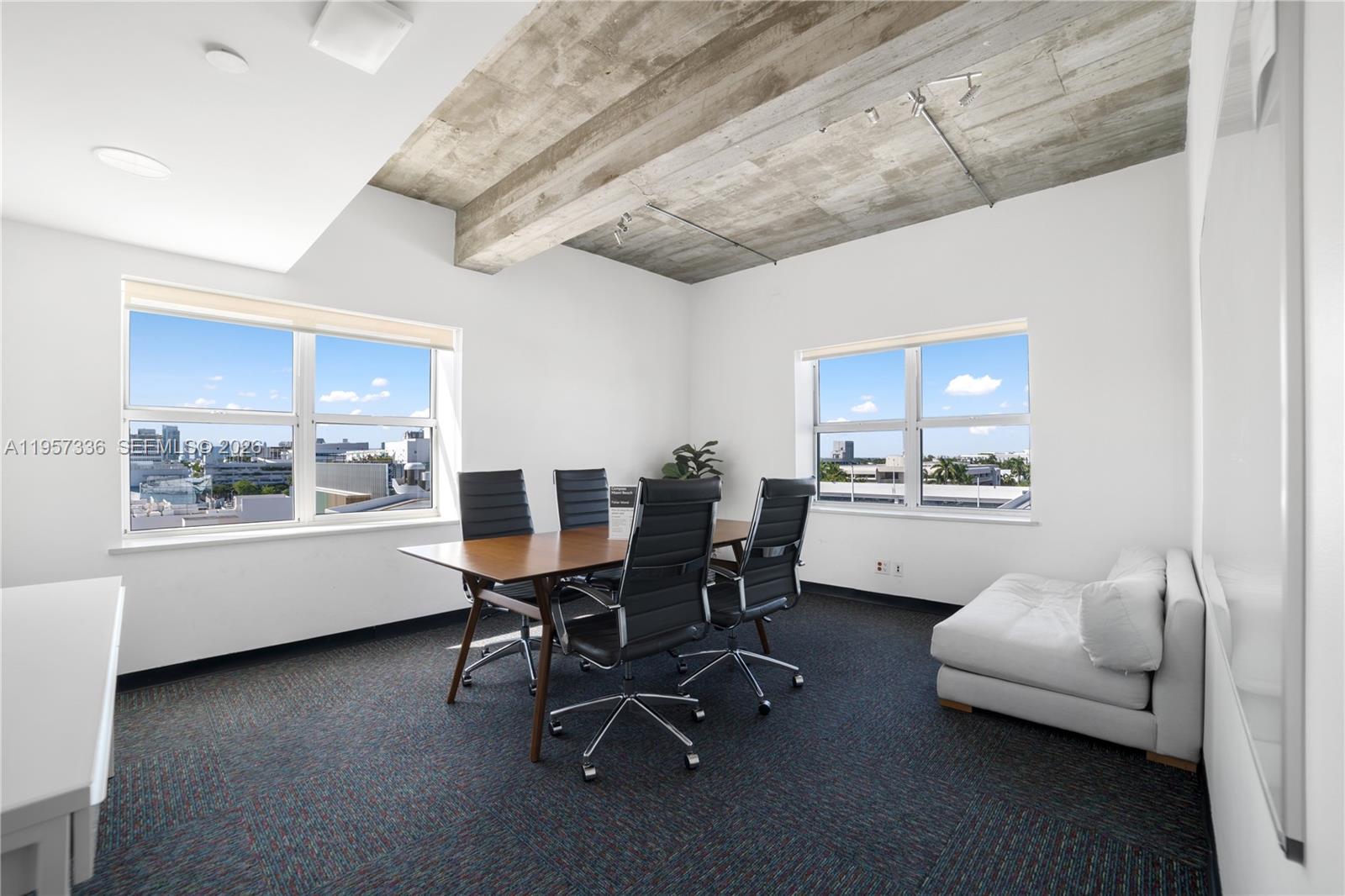 PH  /   кв.футов $ 2026-02-02 0 Фото