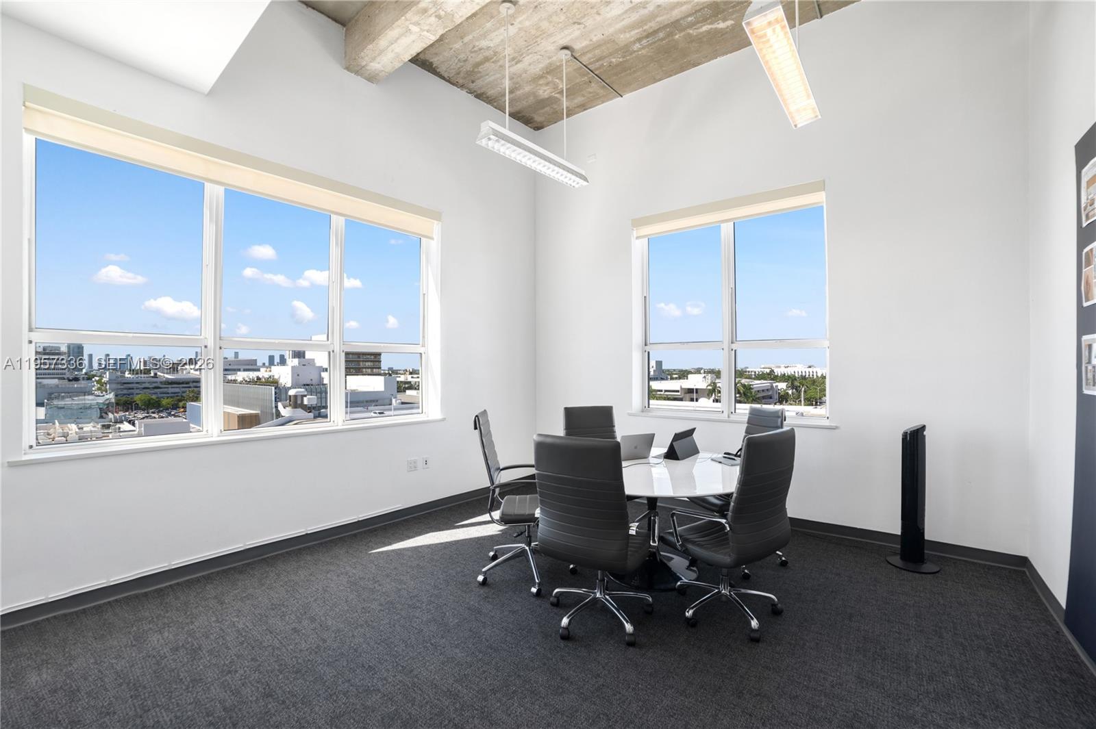 PH  /   кв.футов $ 2026-02-02 0 Фото