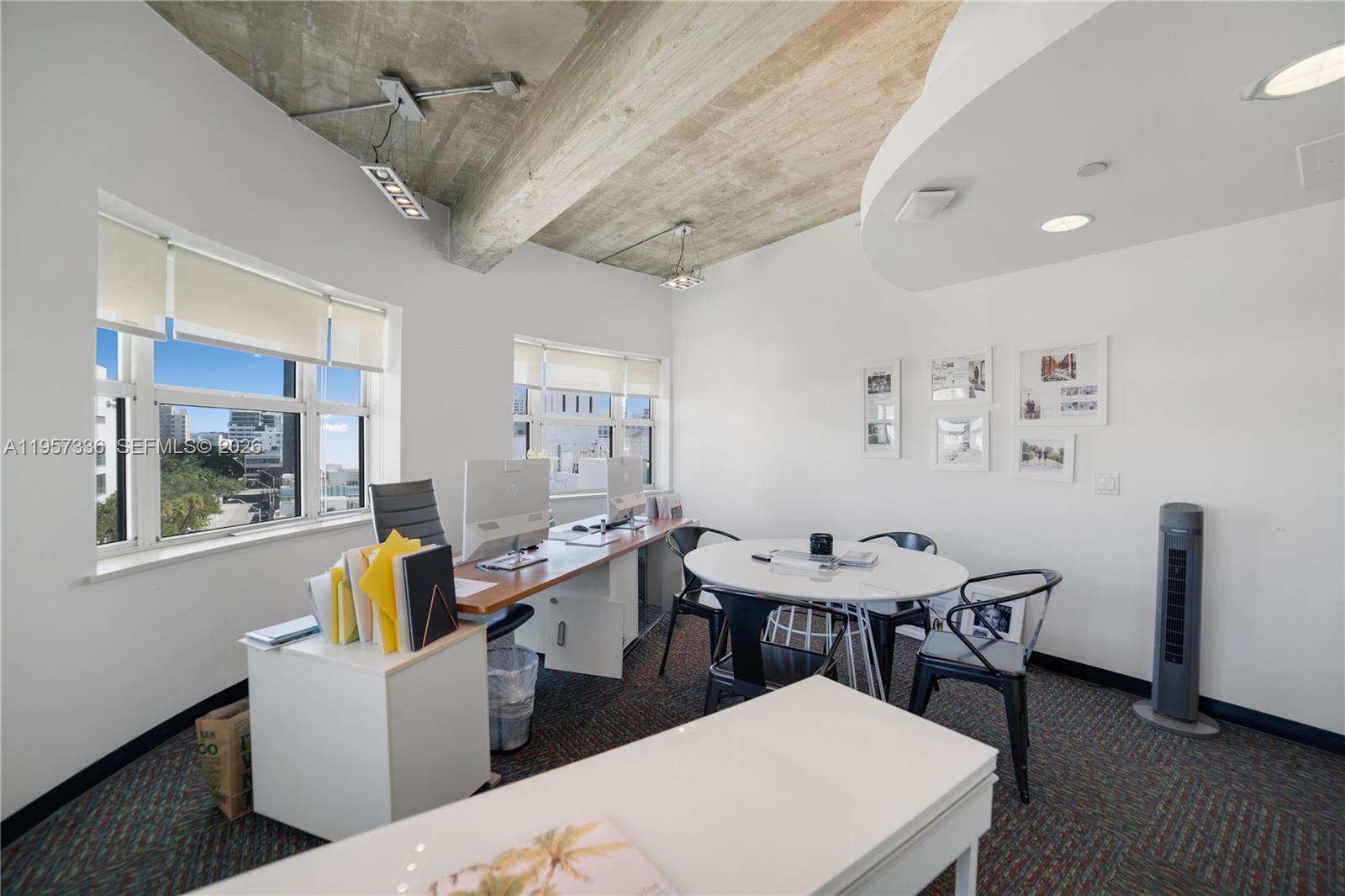 PH  /   кв.футов $ 2026-02-02 0 Фото