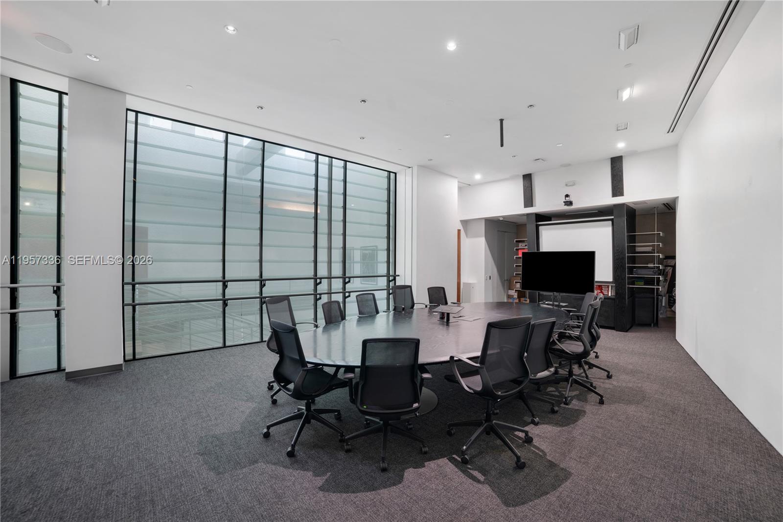 PH  /   кв.футов $ 2026-02-02 0 Фото