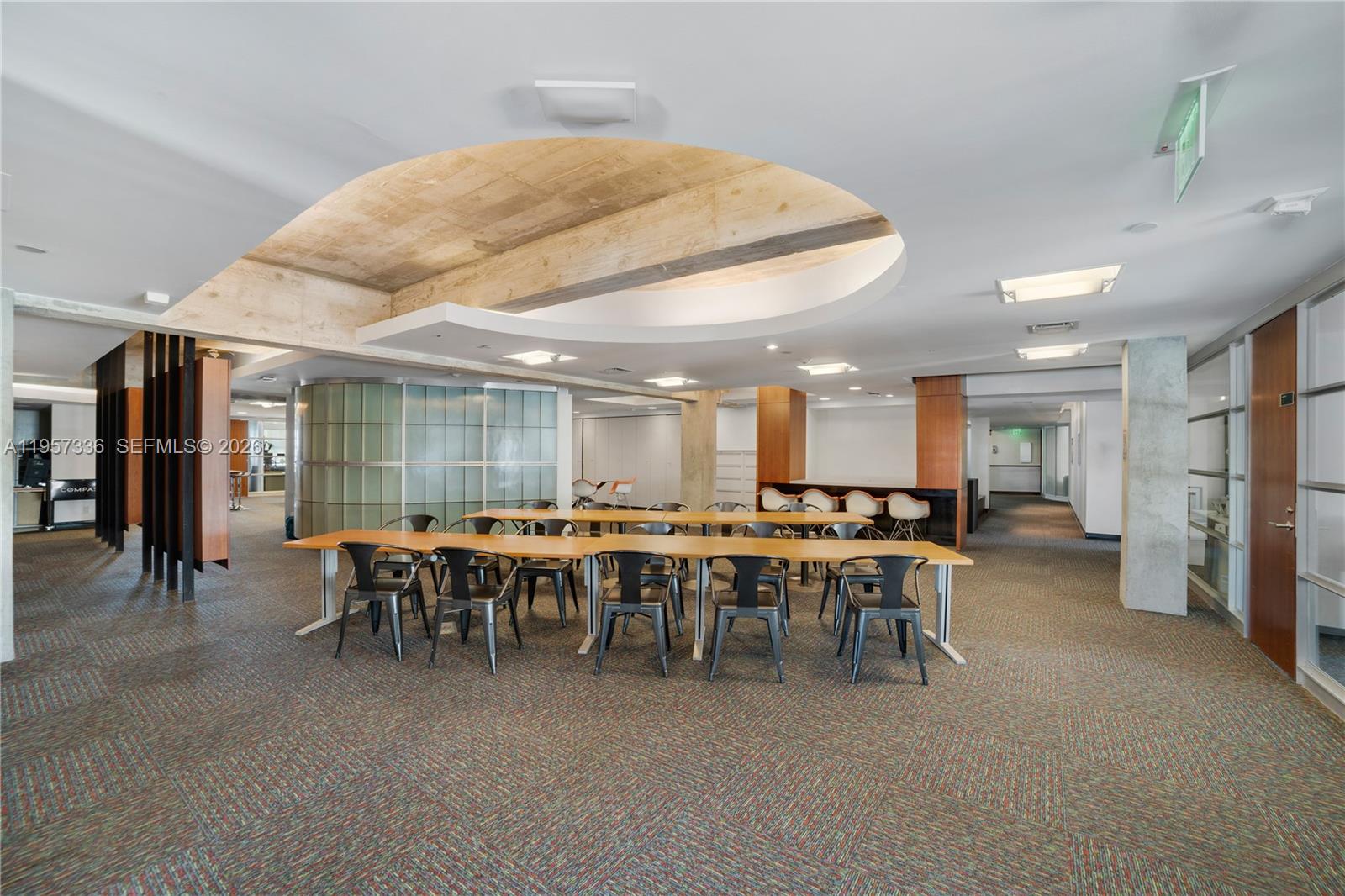 PH  /   кв.футов $ 2026-02-02 0 Фото