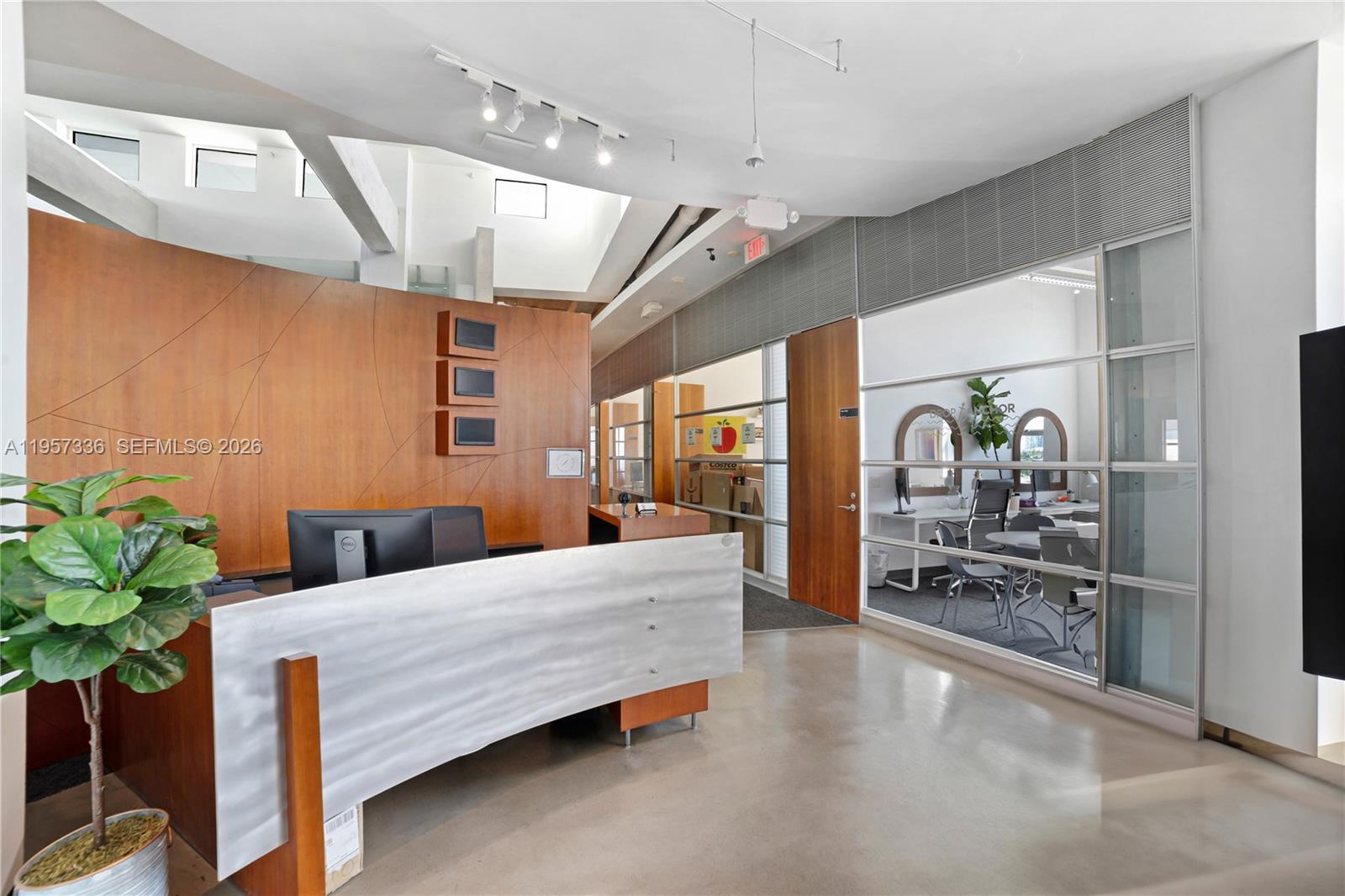 PH  /   кв.футов $ 2026-02-02 0 Фото