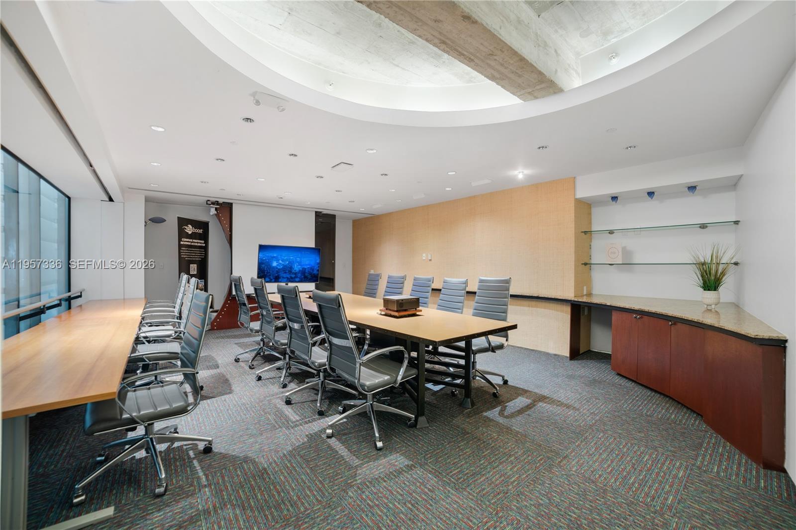 PH  /   кв.футов $ 2026-02-02 0 Фото