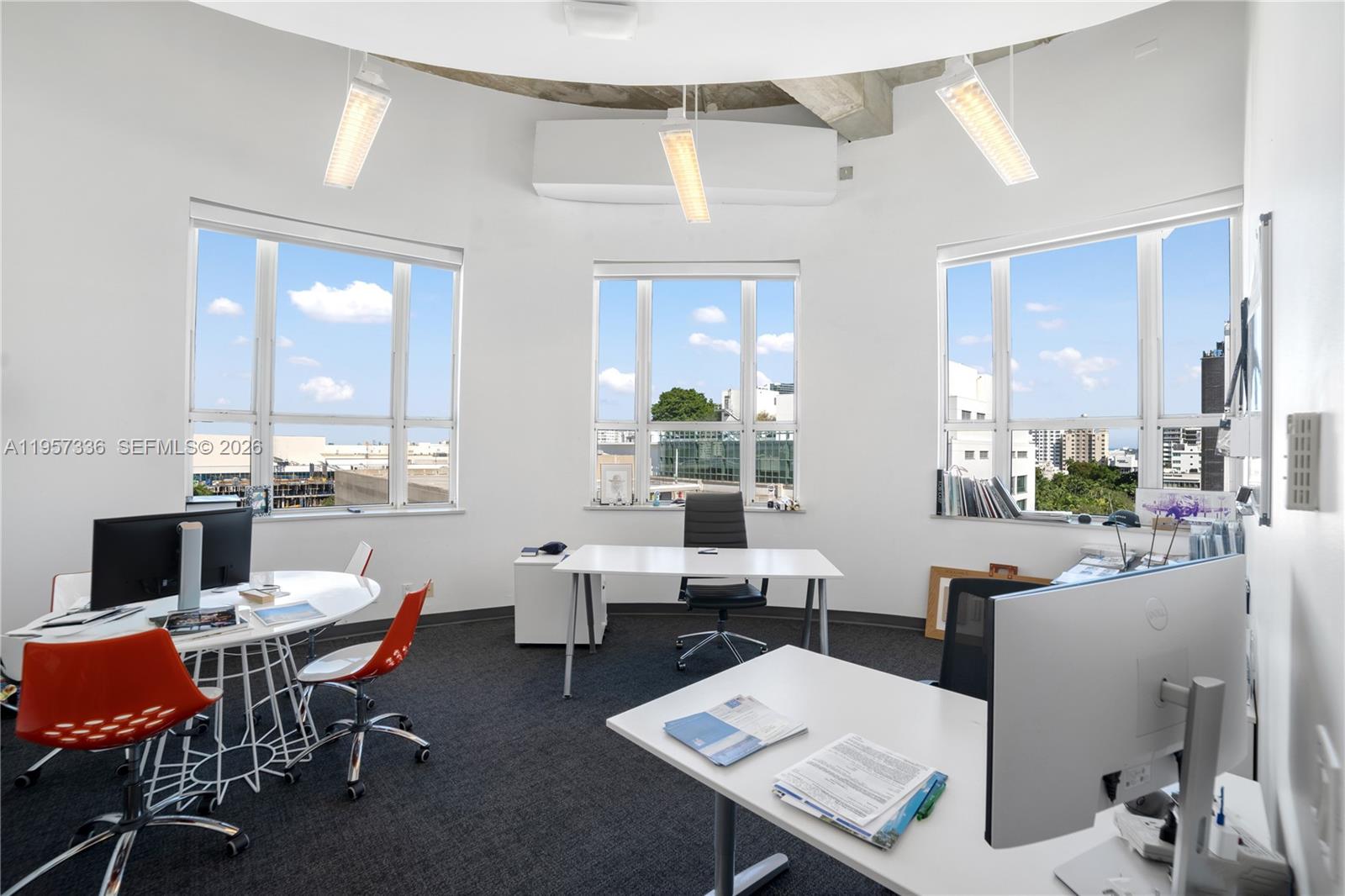 PH  /   кв.футов $ 2026-02-02 0 Фото