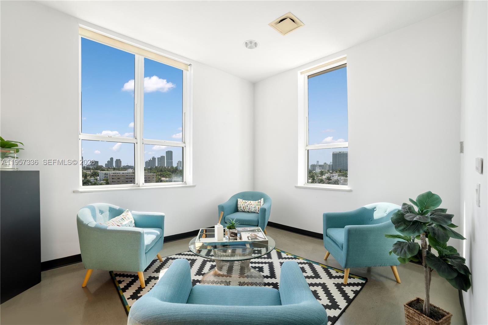 PH  /   кв.футов $ 2026-02-02 0 Фото