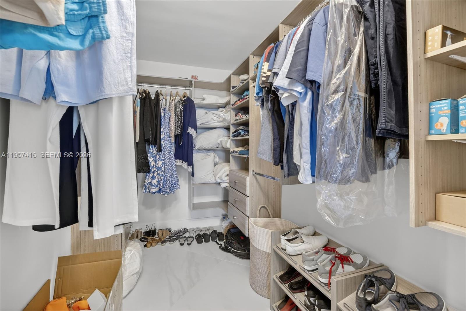 1009 3 / 3 1930 sq. ft. $ 2026-02-02 0 Photo