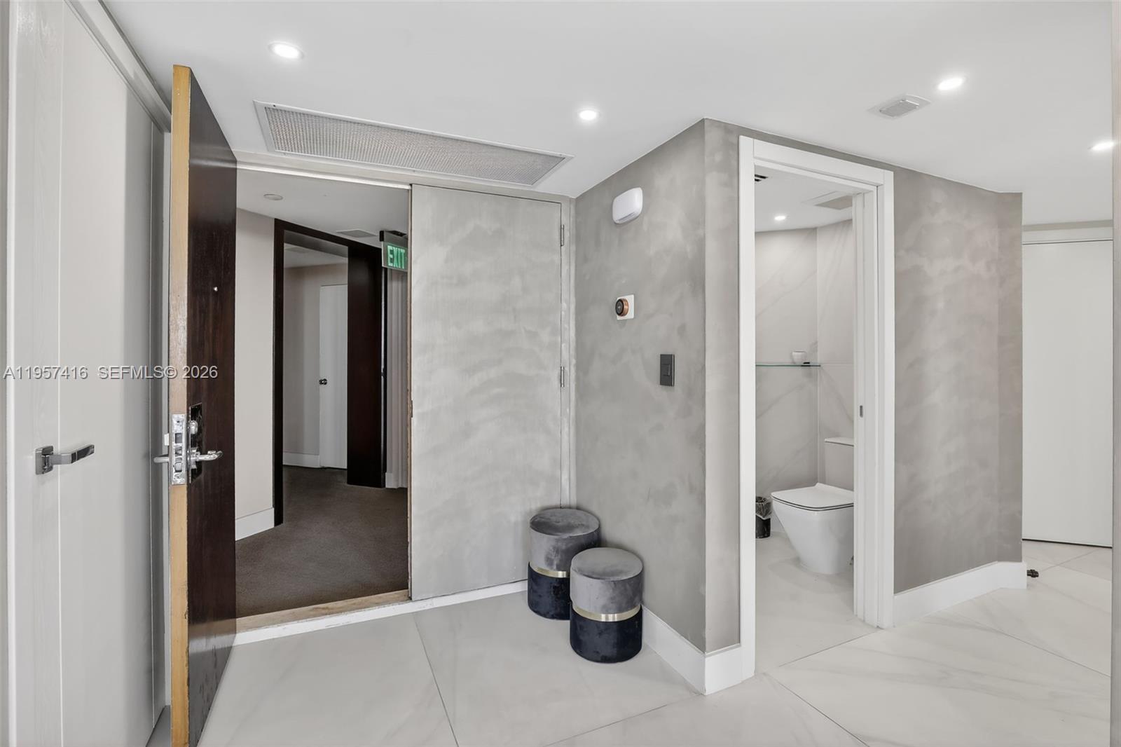 1009 3 / 3 1930 sq. ft. $ 2026-02-02 0 Photo