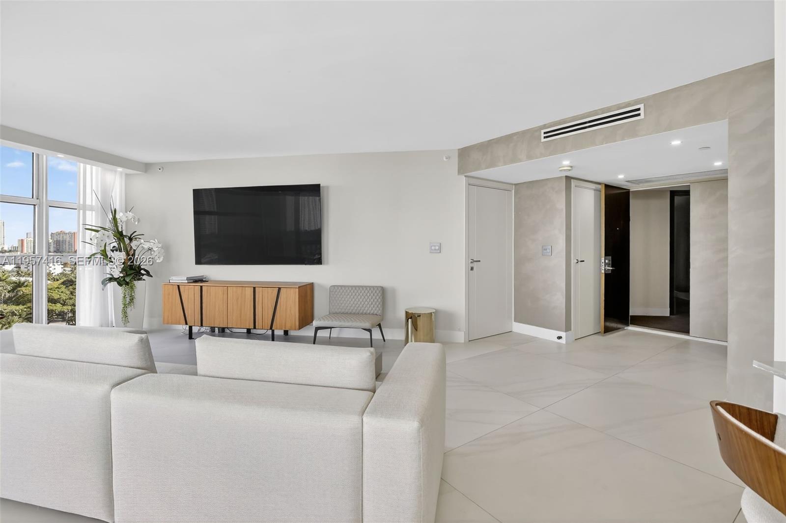 1009 3 / 3 1930 sq. ft. $ 2026-02-02 0 Photo