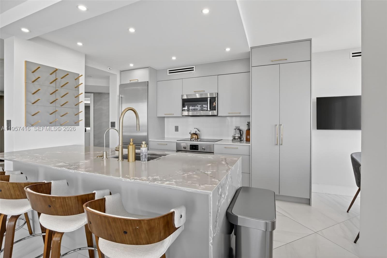 1009 3 / 3 1930 sq. ft. $ 2026-02-02 0 Photo