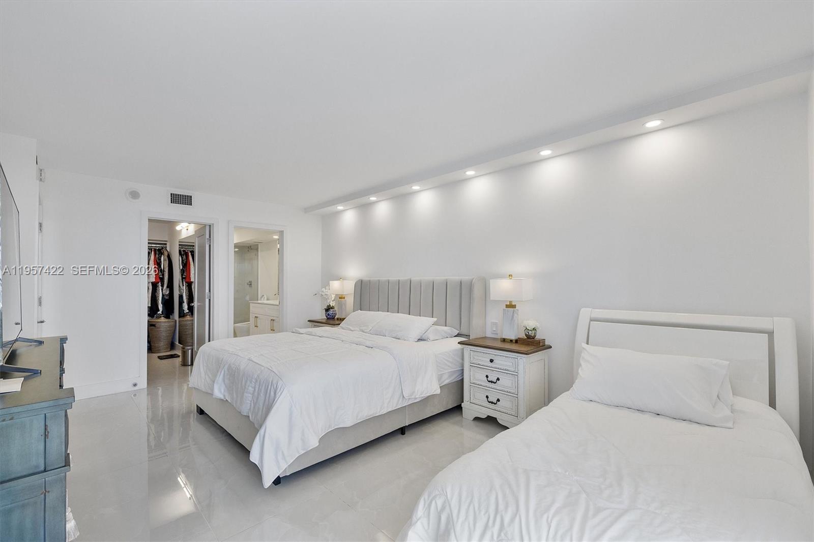 Photo of 20515 Country Club Dr  #1747, Aventura, Florida, 33180 - 