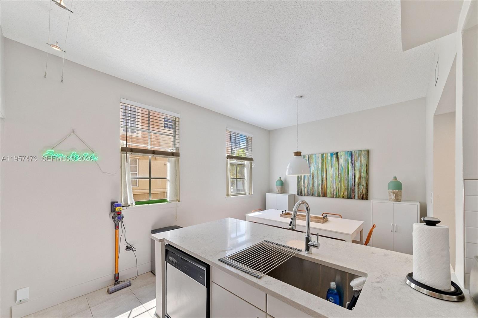 Photo of 2067 Ocean Dr (2067), Hallandale Beach, Florida, 33009 -