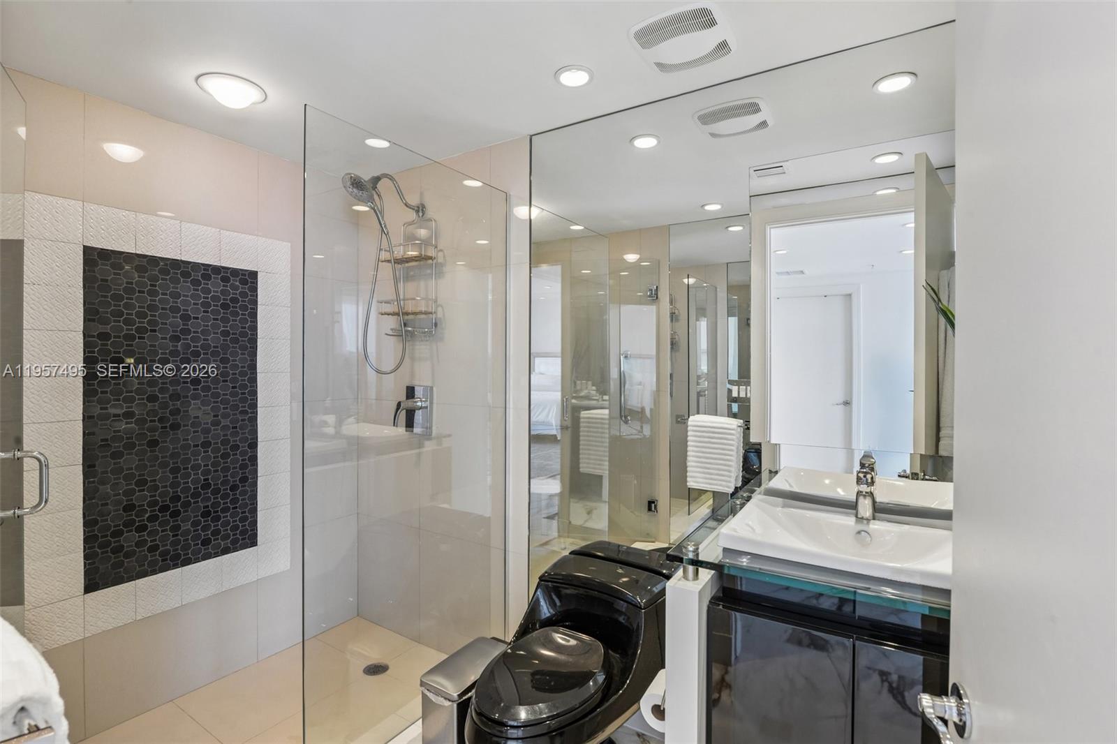 Photo of 3535 Ocean Dr  #2106, Hollywood, Florida, 33019 - 