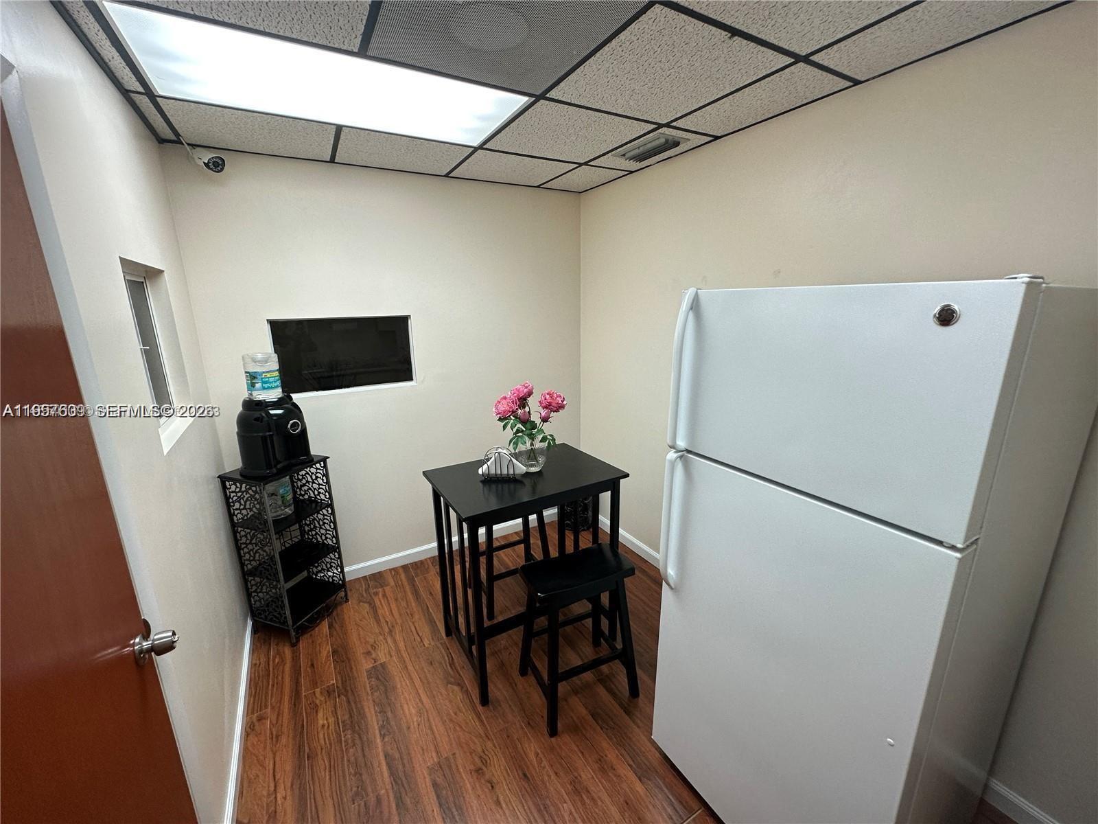 H18  /   sq. ft. $ 2026-02-02 0 Photo